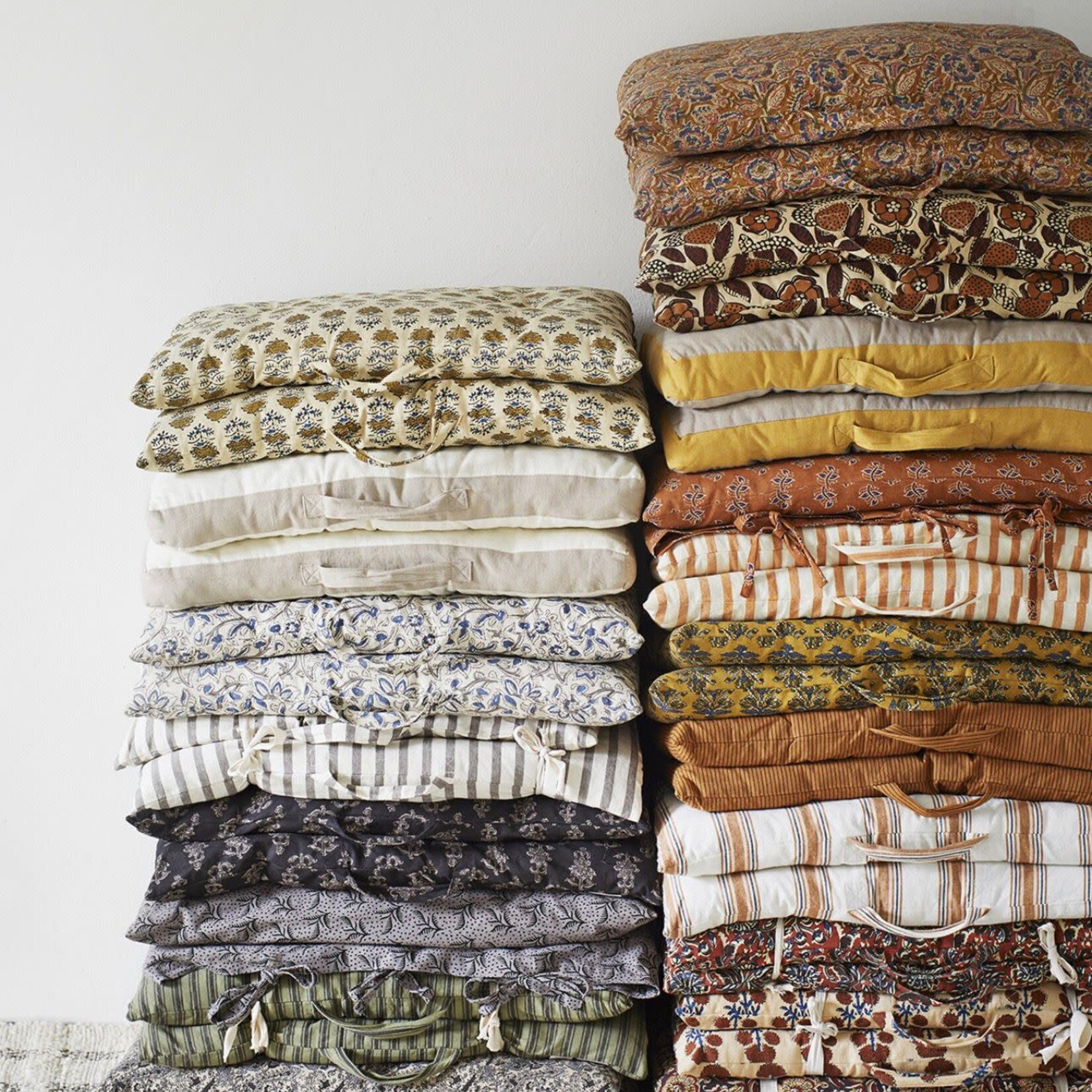 Madam Stoltz Matras kussen in off white en taupe 60x100