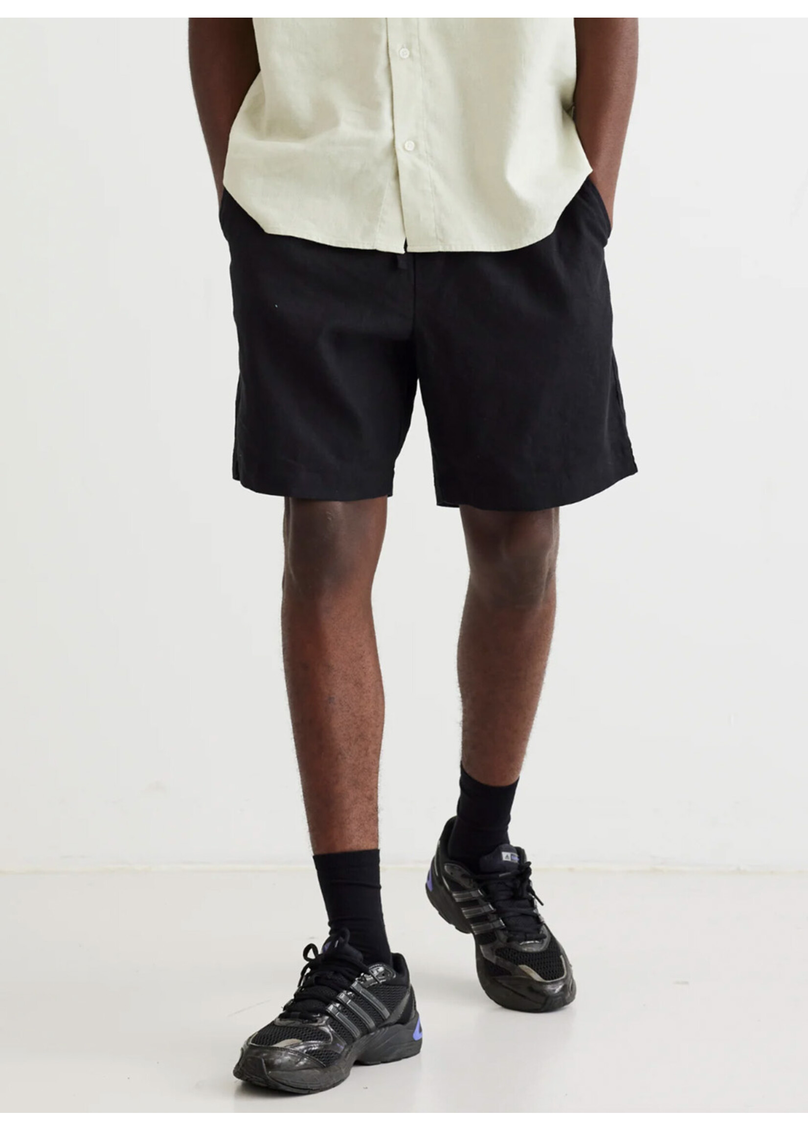 Woodbird WBBommy Linen Shorts Black 2416-325