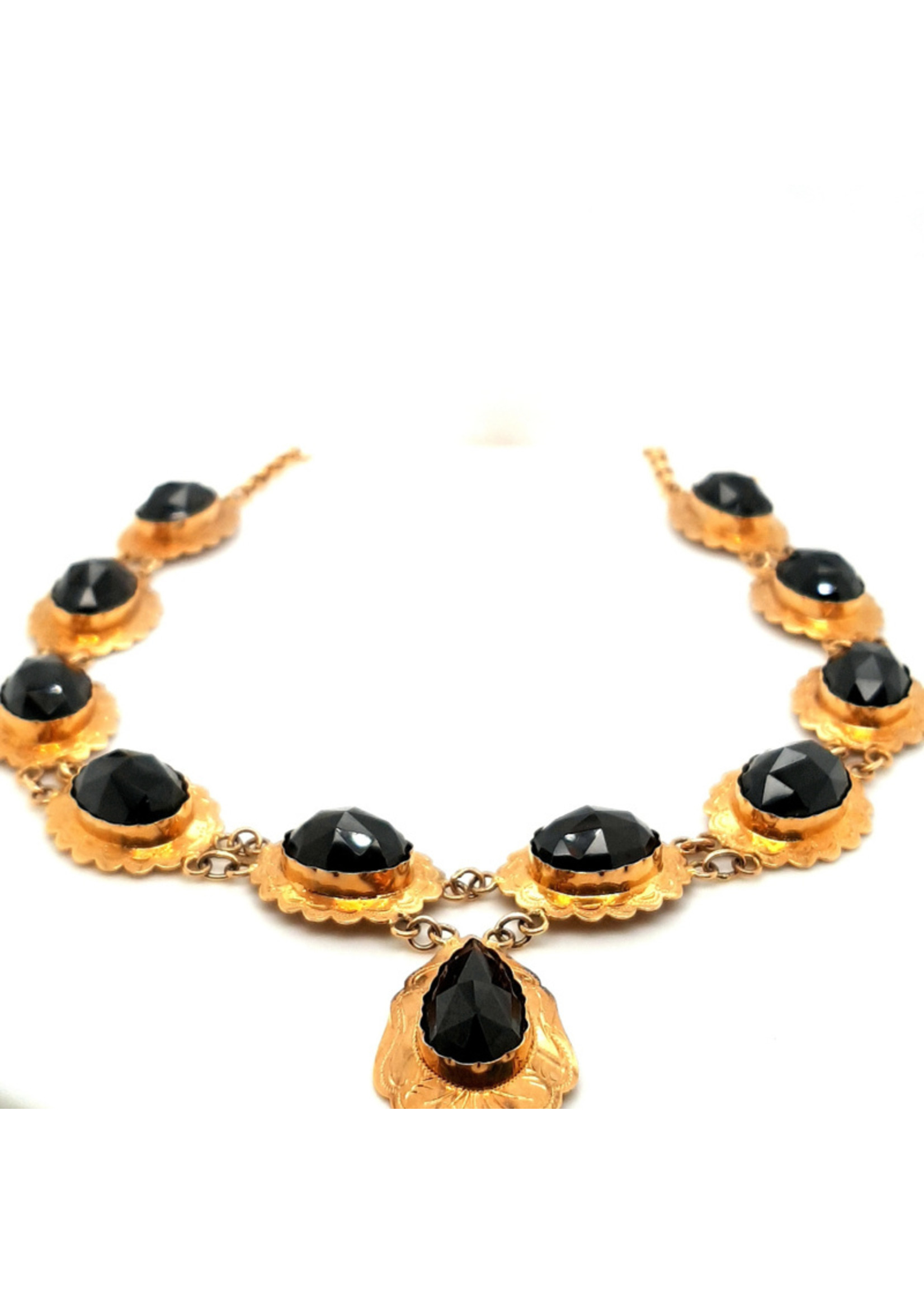 Vintage & Occasion Occasion gouden collier met ovaal en peer geslepen granaat