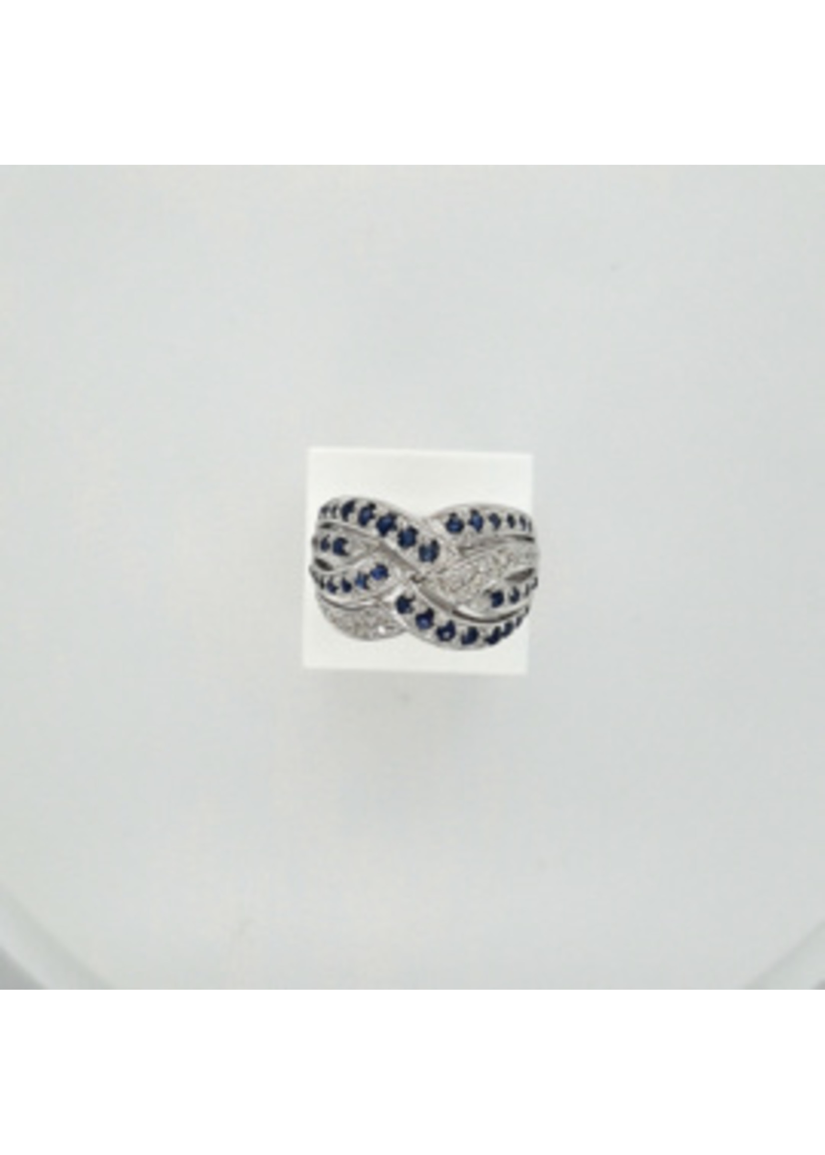 Vintage & Occasion Occasion witgouden handgemaakte ring met saffier en diamant