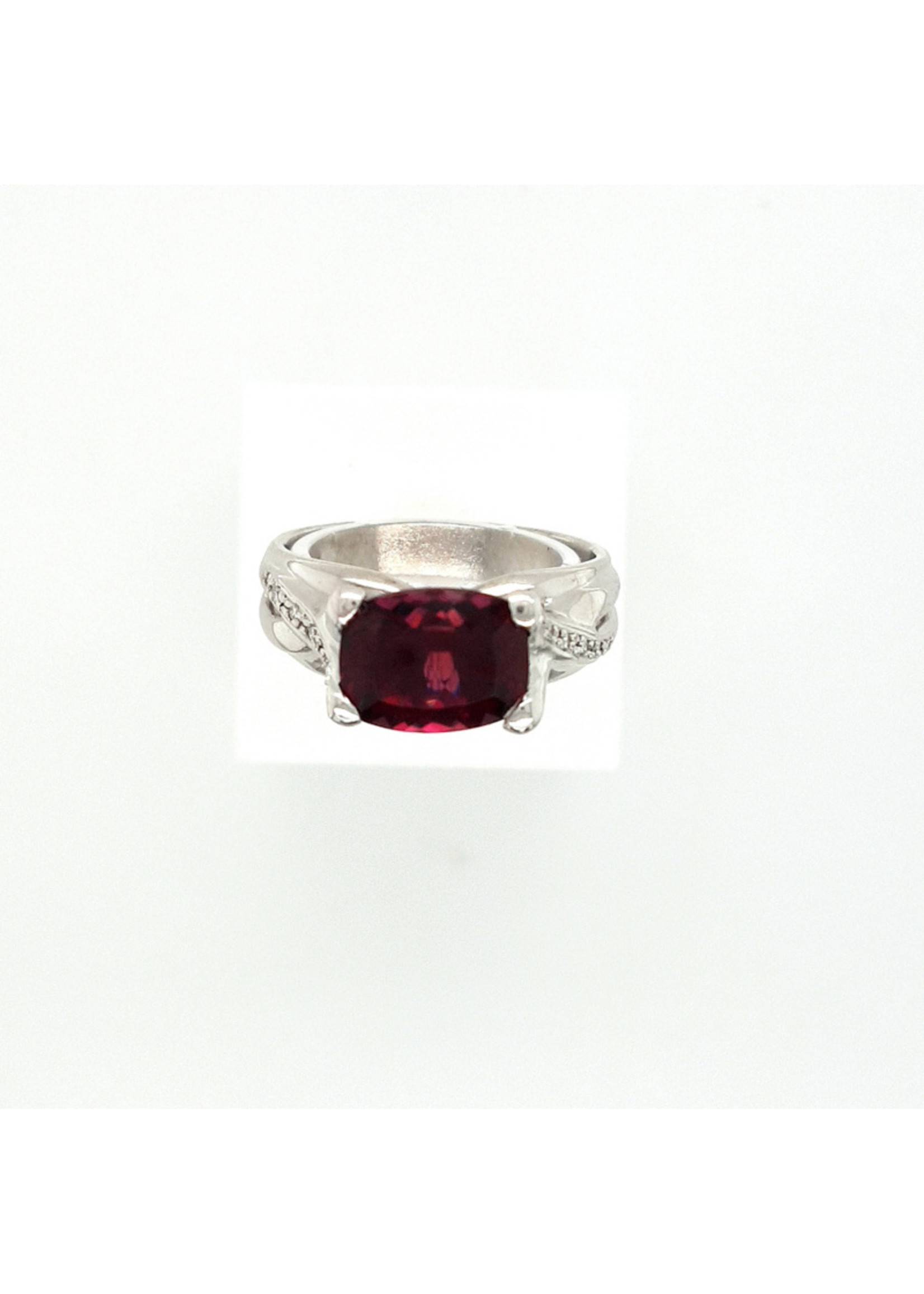 Vintage & Occasion Witgouden ring met rode spinel en 12 diamantjes