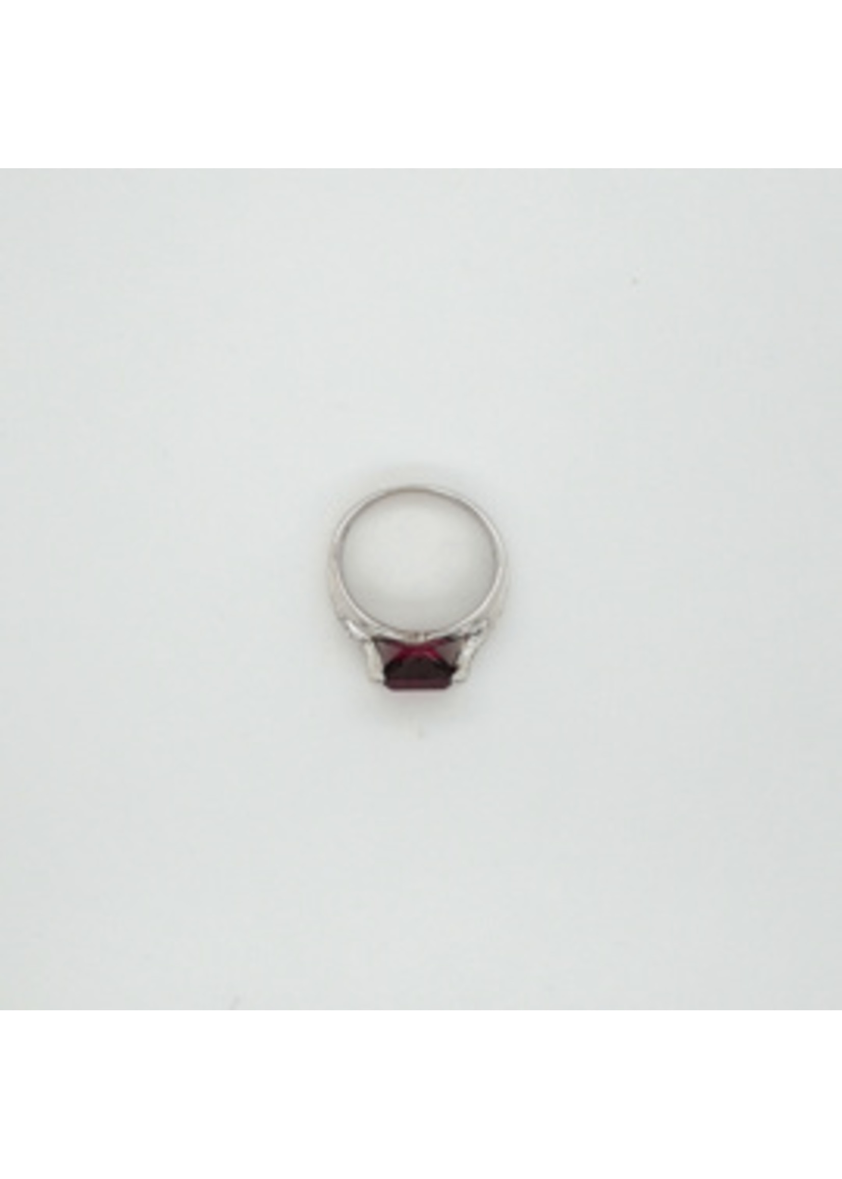 Vintage & Occasion Witgouden ring met rode spinel en 12 diamantjes