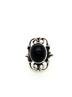 Vintage & Occasion Occasion opengewerkte ring met zwarte onyx edelsteen
