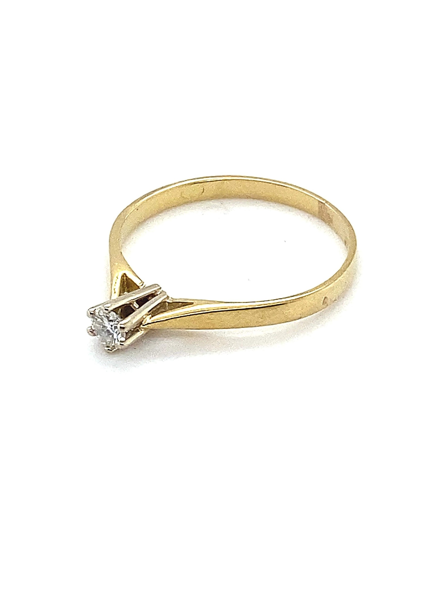 Vintage & Occasion Occasion geelgouden Desiree solitair ring met 0.10ct diamant