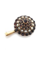 Vintage & Occasion Occasion  vintage geelgouden hanger met granaat en zaadparels