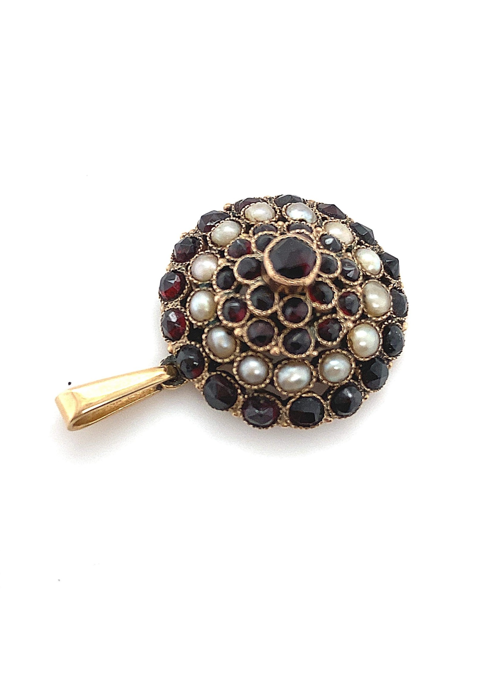 Vintage & Occasion Occasion  vintage geelgouden hanger met granaat en zaadparels