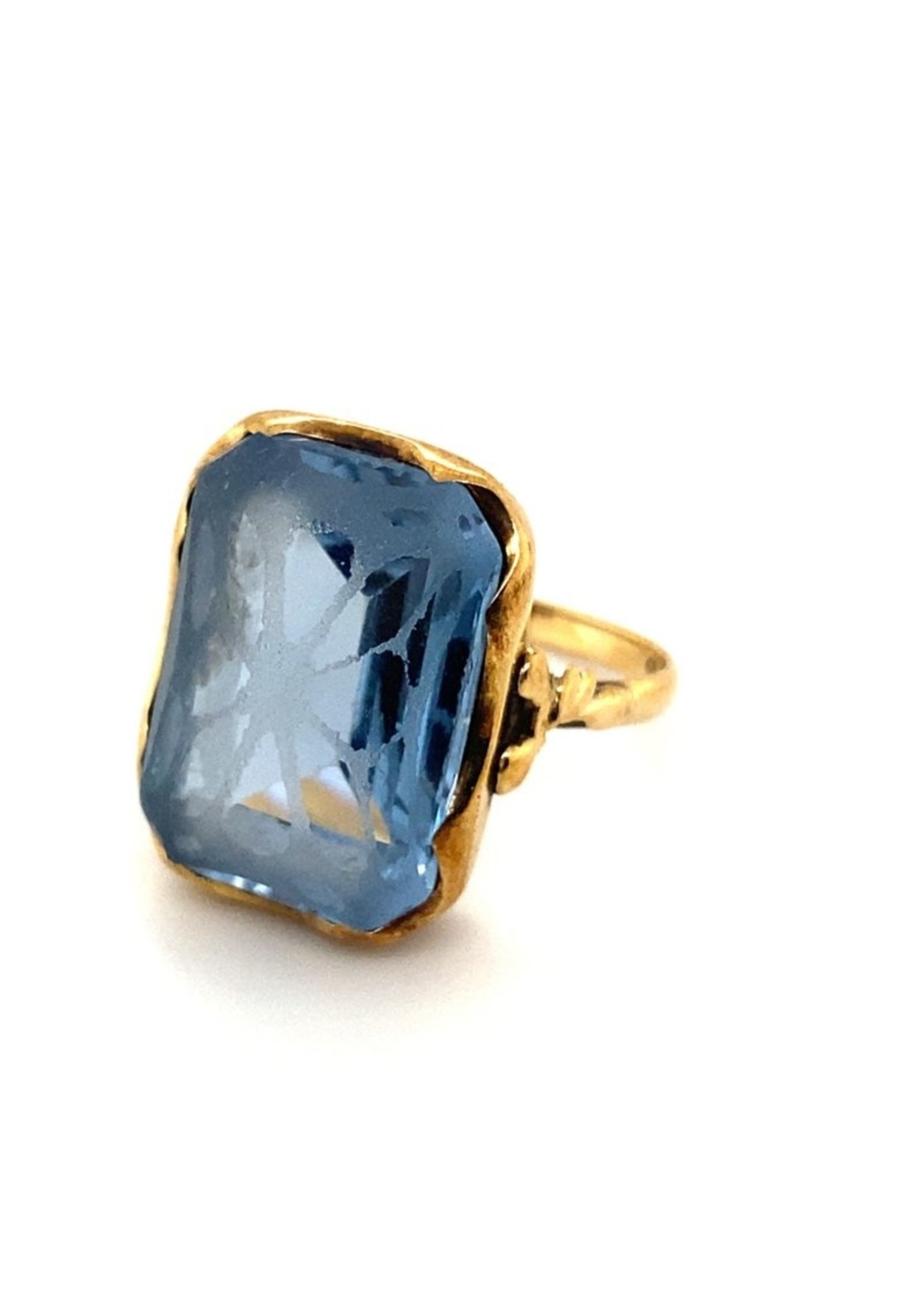 Vintage & Occasion Occasion gouden ring met licht blauwe steen