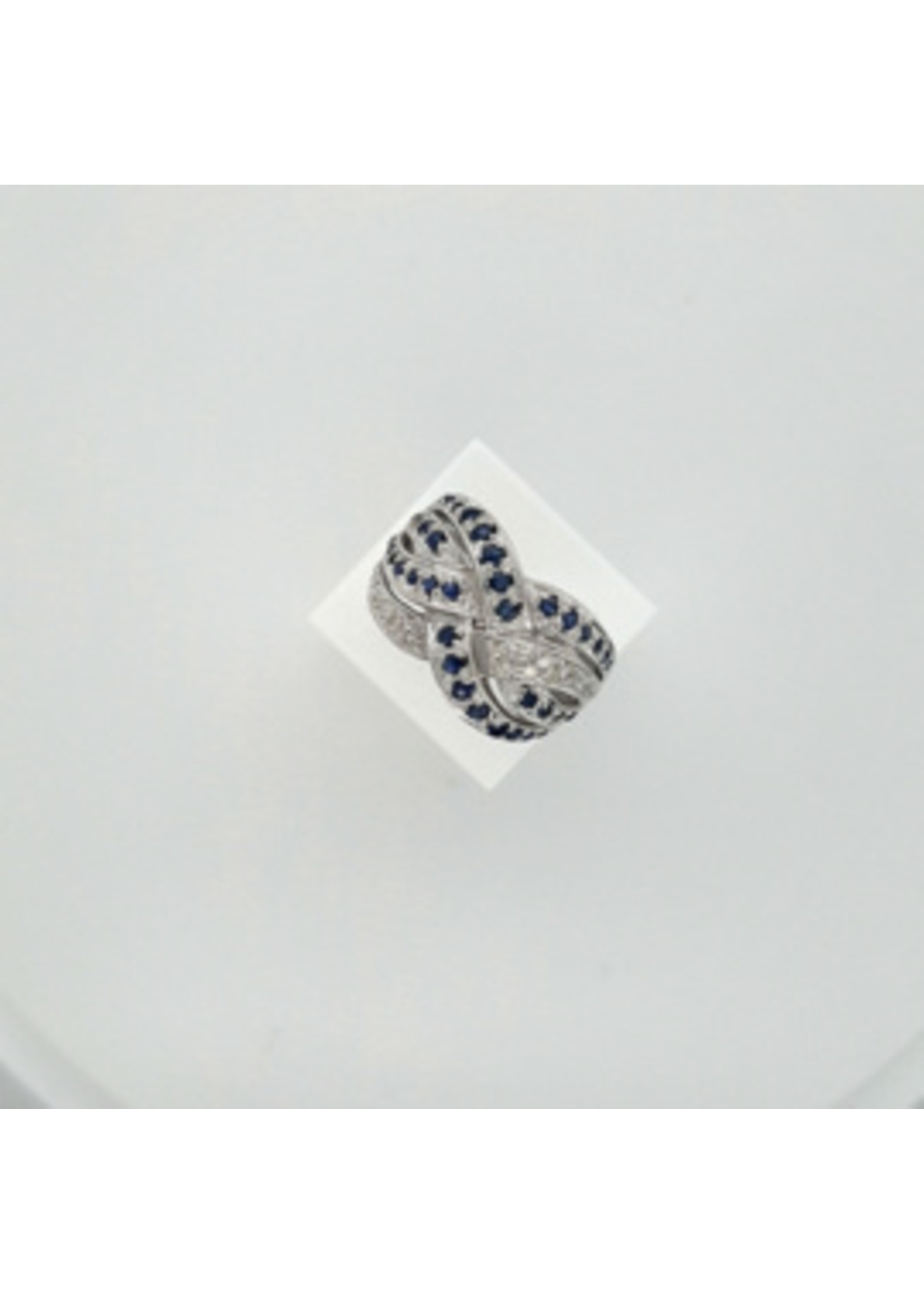 Vintage & Occasion Occasion witgouden handgemaakte ring met saffier en diamant