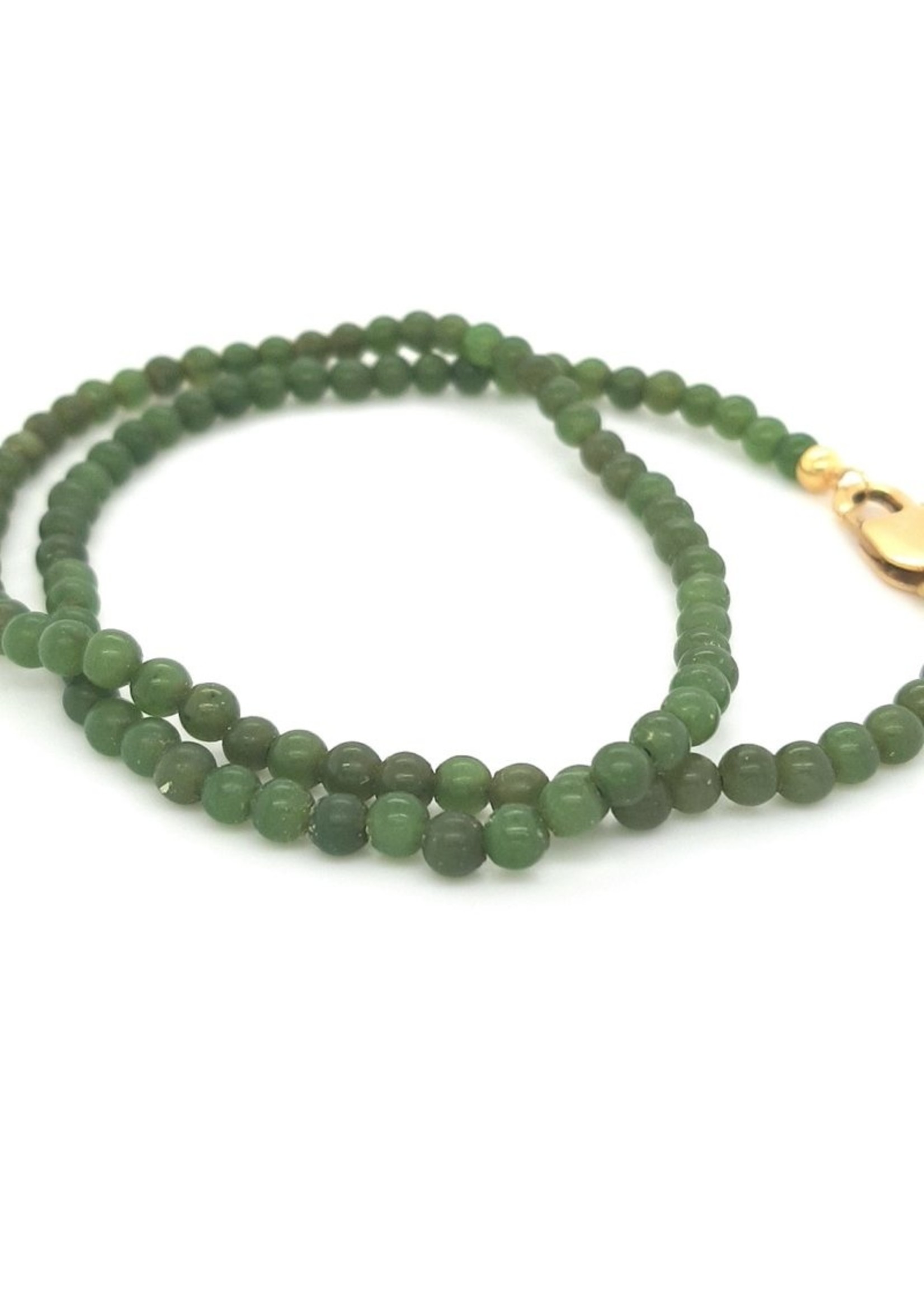 Vintage & Occasion Occasion collier met groene jade en gouden sluiting