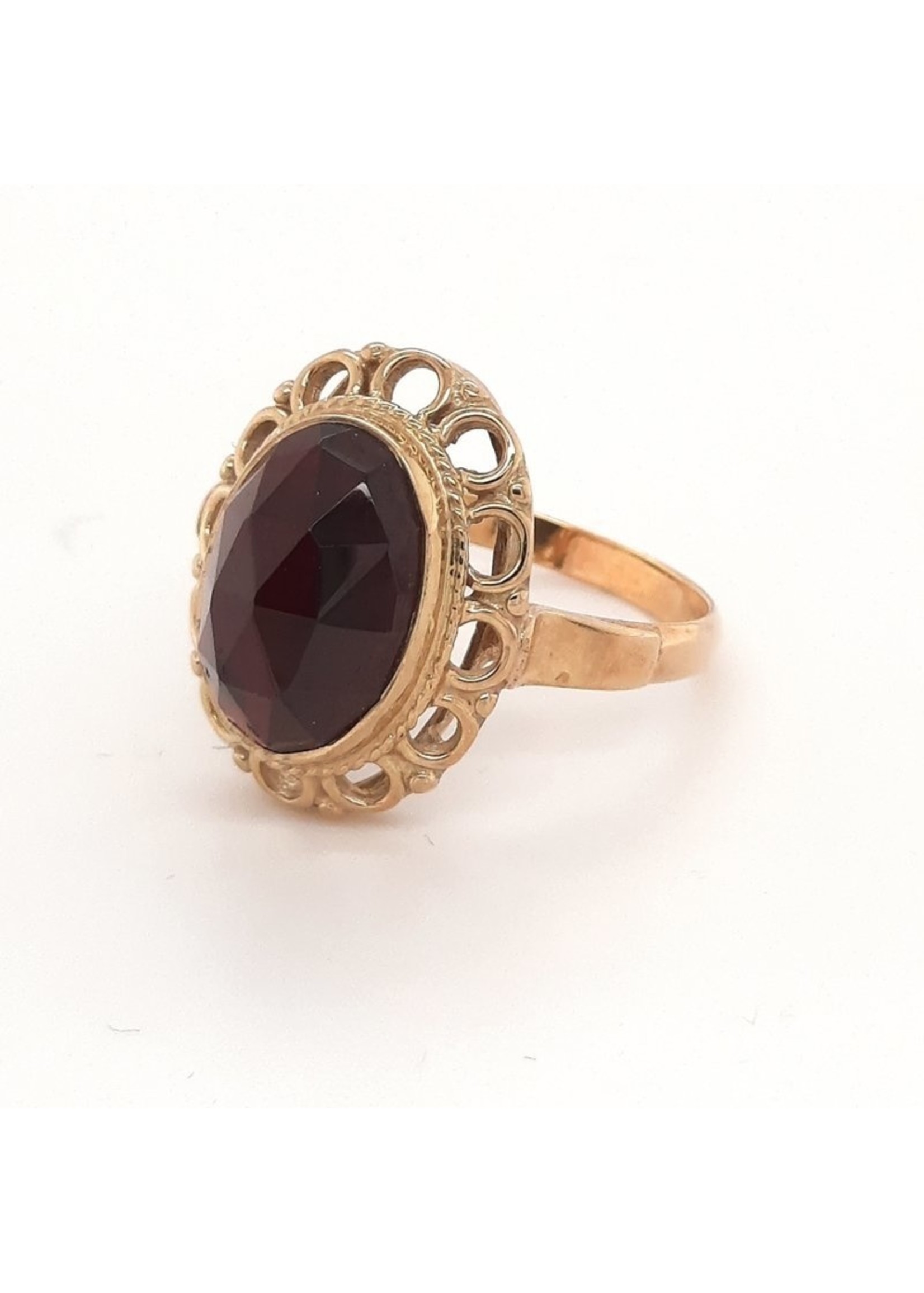 Vintage & Occasion Occasion gouden ring met granaat