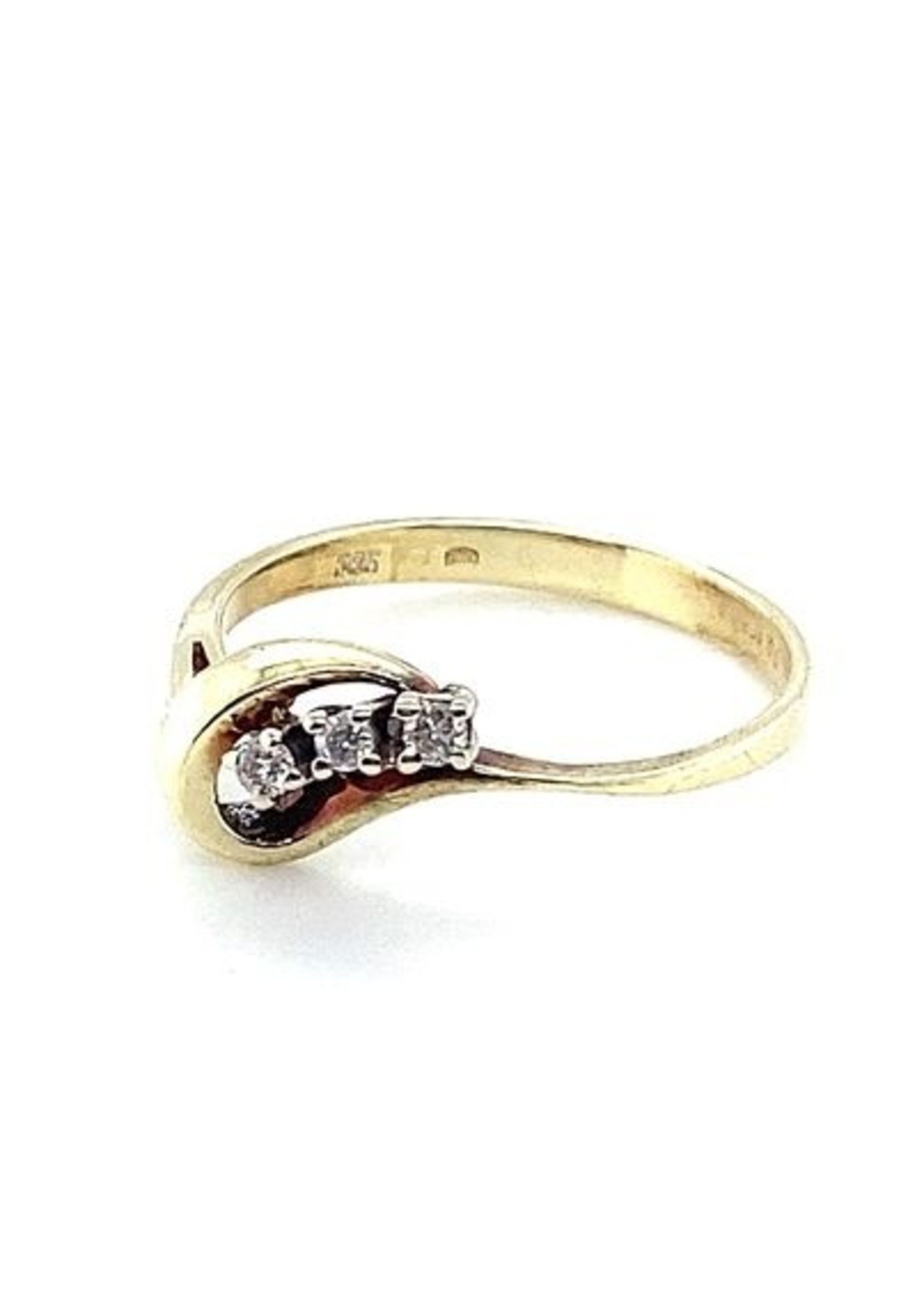 Vintage & Occasion Occasion gouden slagring met 3 diamantjes 0.09ct