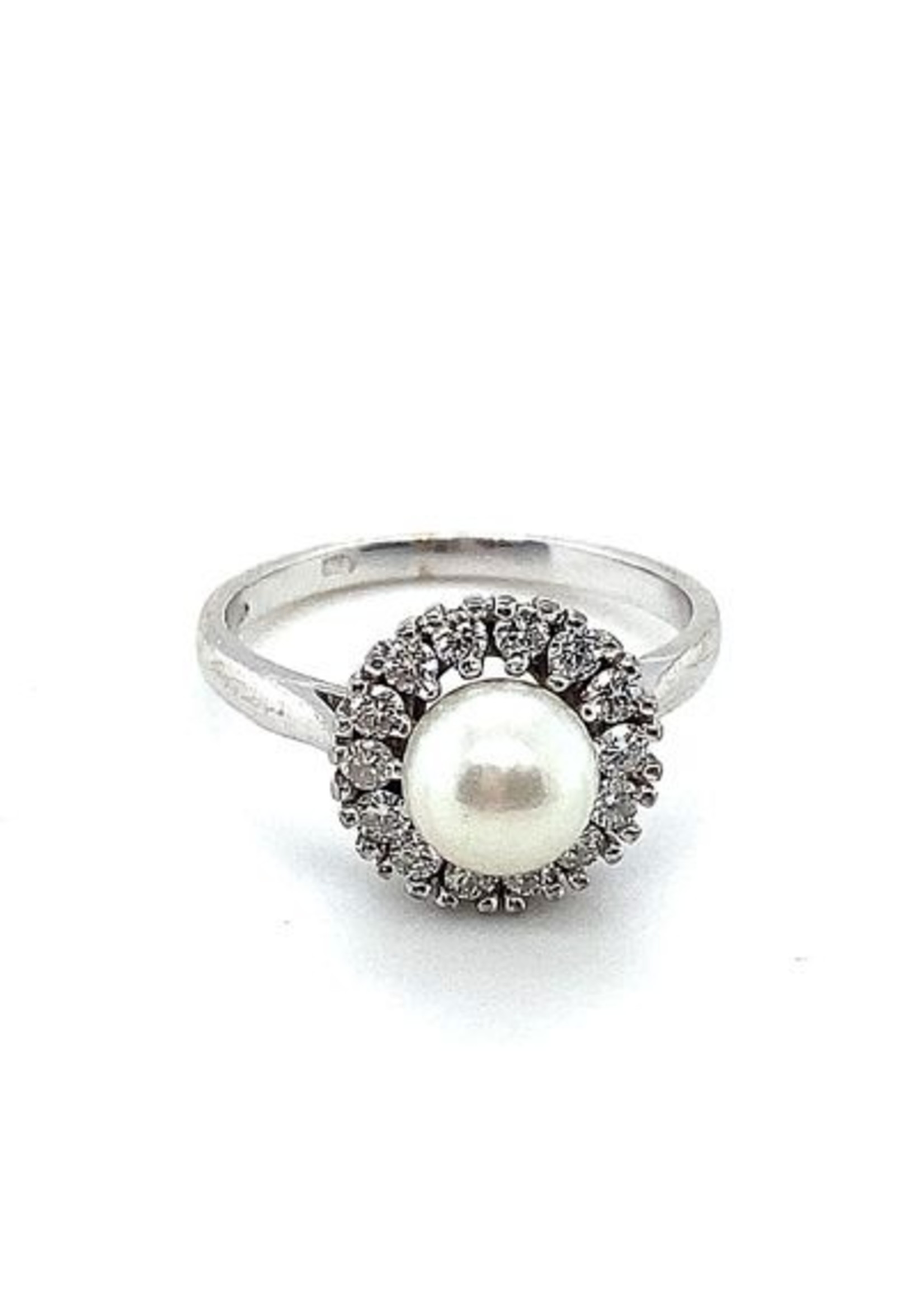 Vintage & Occasion Occasion witgouden ring met parel en diamant 0.42ct