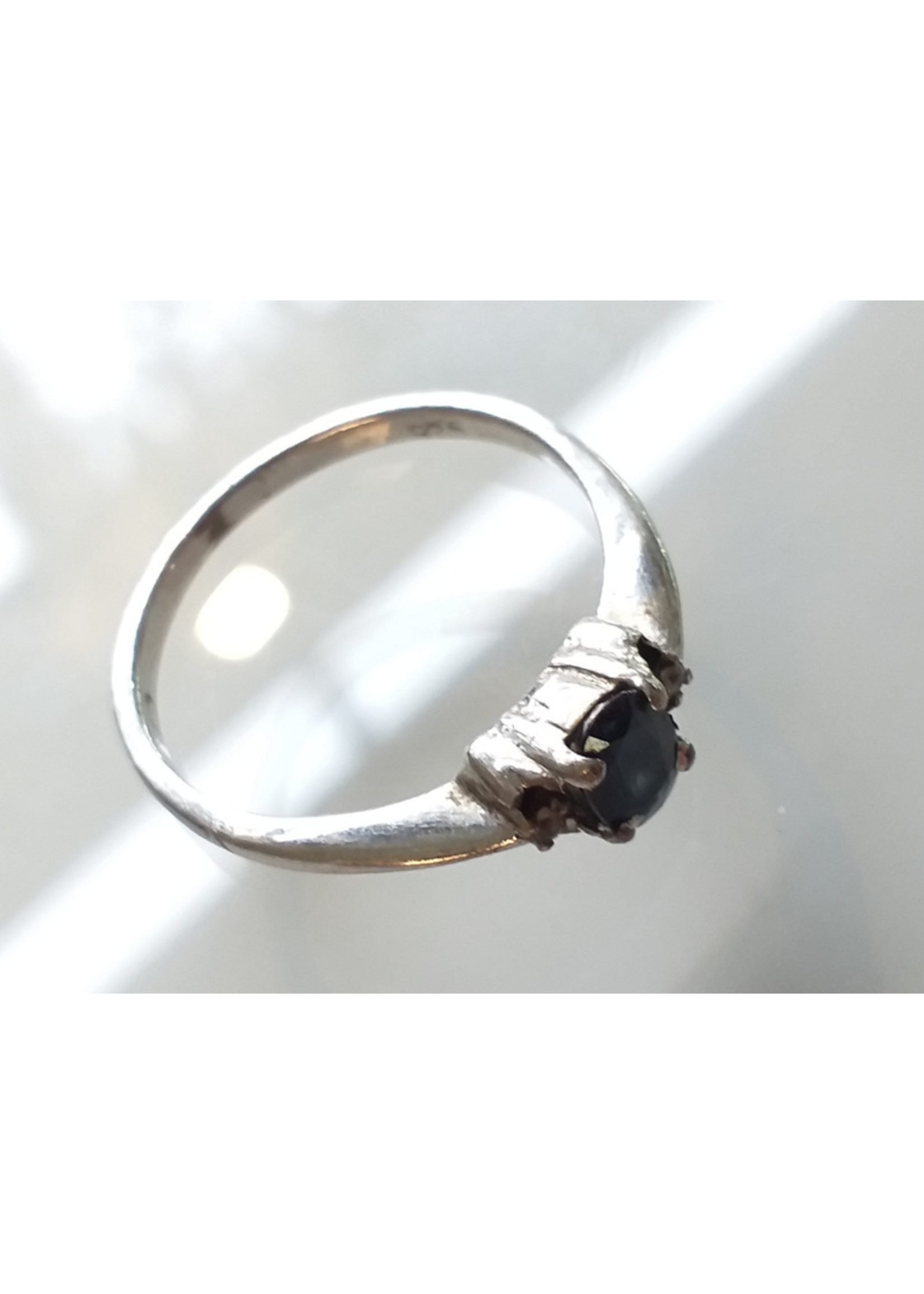 Vintage & Occasion Occasion zilveren ring met saffier