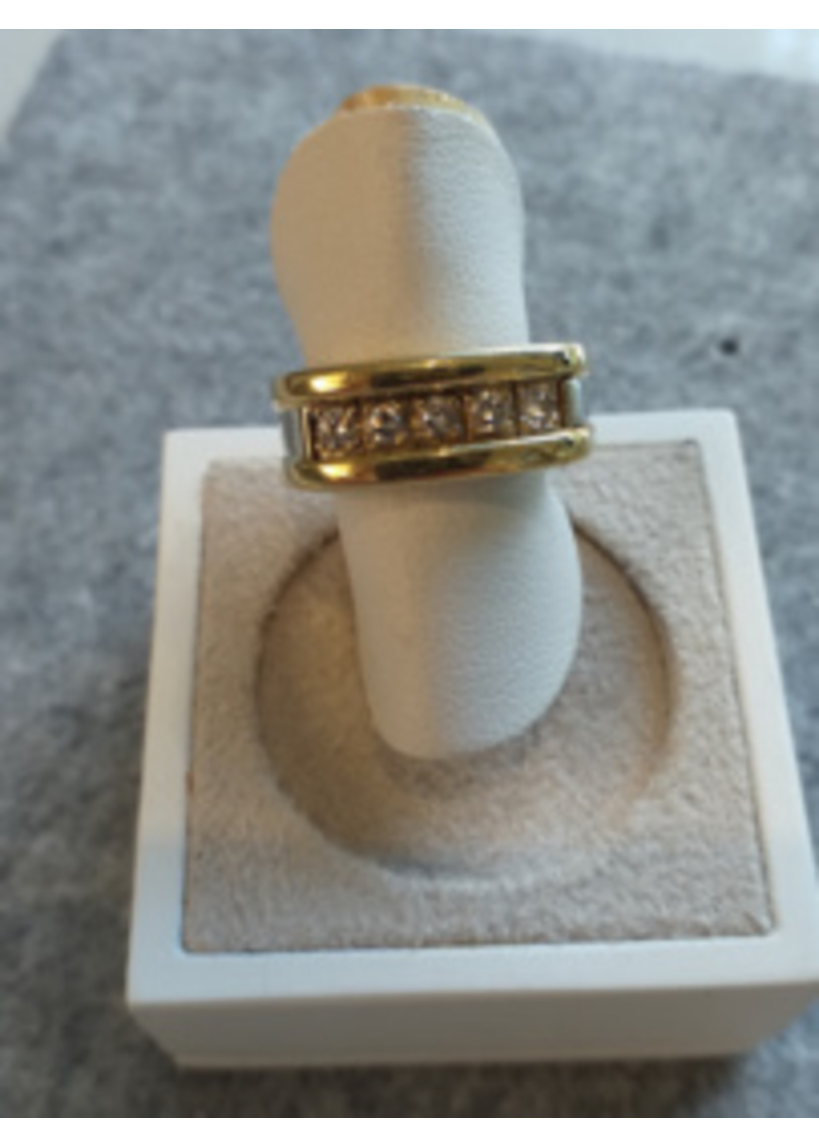Vintage & Occasion Occasion geelgouden ring met 5 diamanten 0.15ct