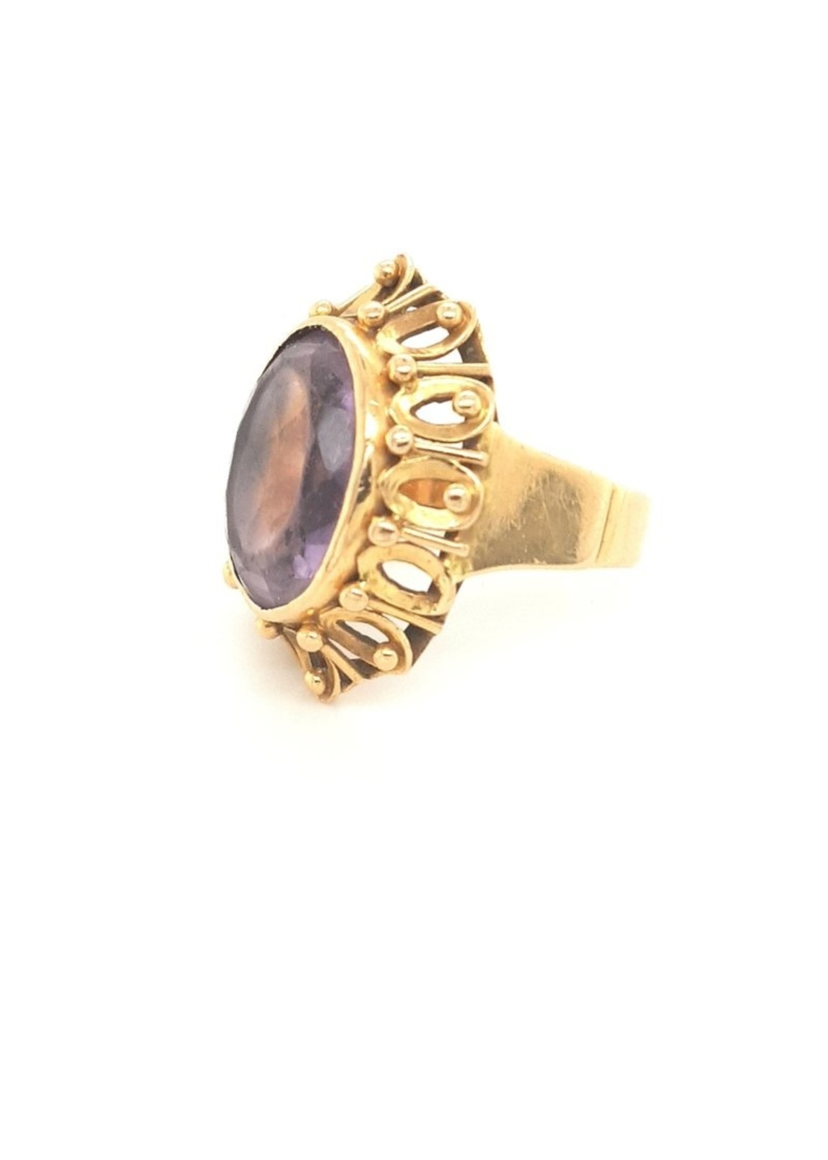 Vintage & Occasion Occasion gouden ring met paarse synthetische steen