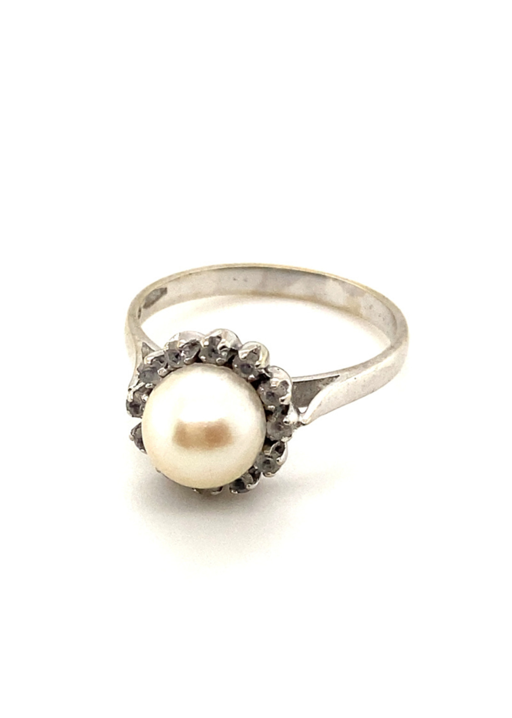 Vintage & Occasion Occasion witgouden ring met een zoetwaterparel