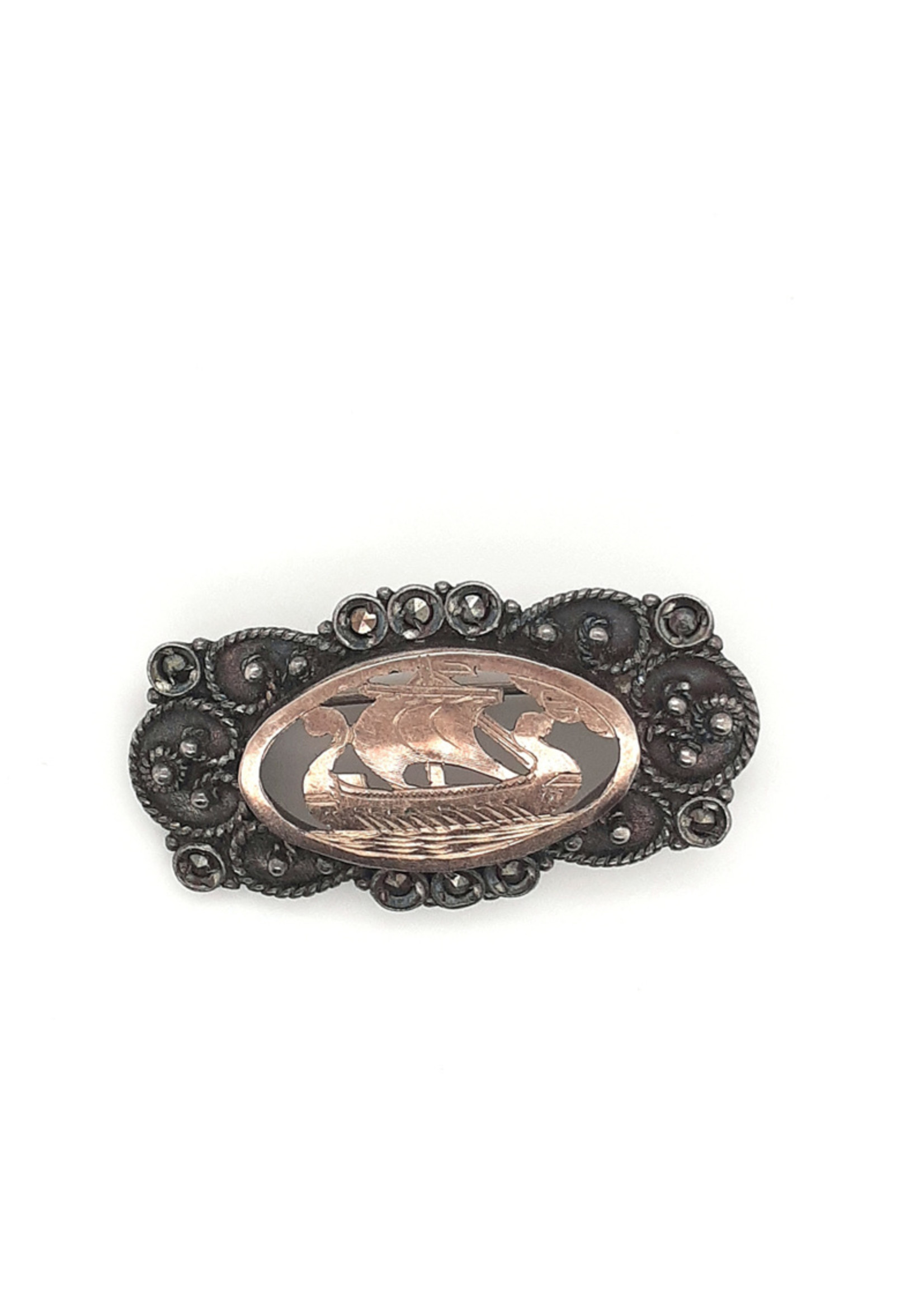 Vintage & Occasion Occasion zilveren broche met VOC afbeelding