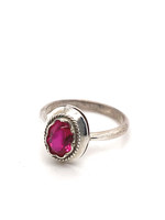 Vintage & Occasion Occasion witgouden ring met fel roze steen