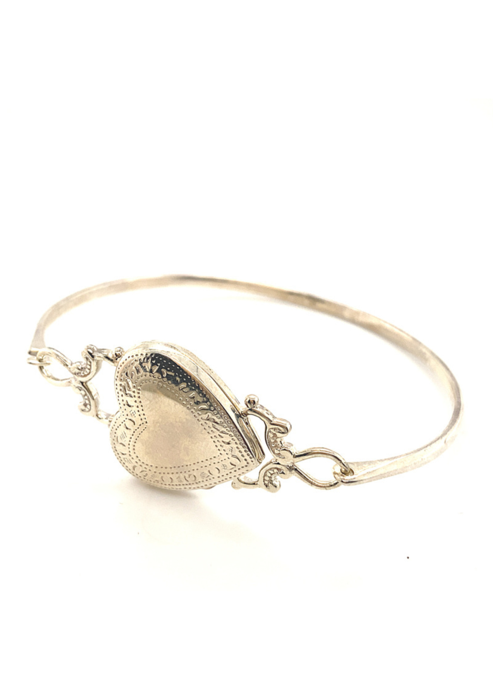 Vintage & Occasion Occasion zilveren bangle met een hartvormig medaillon
