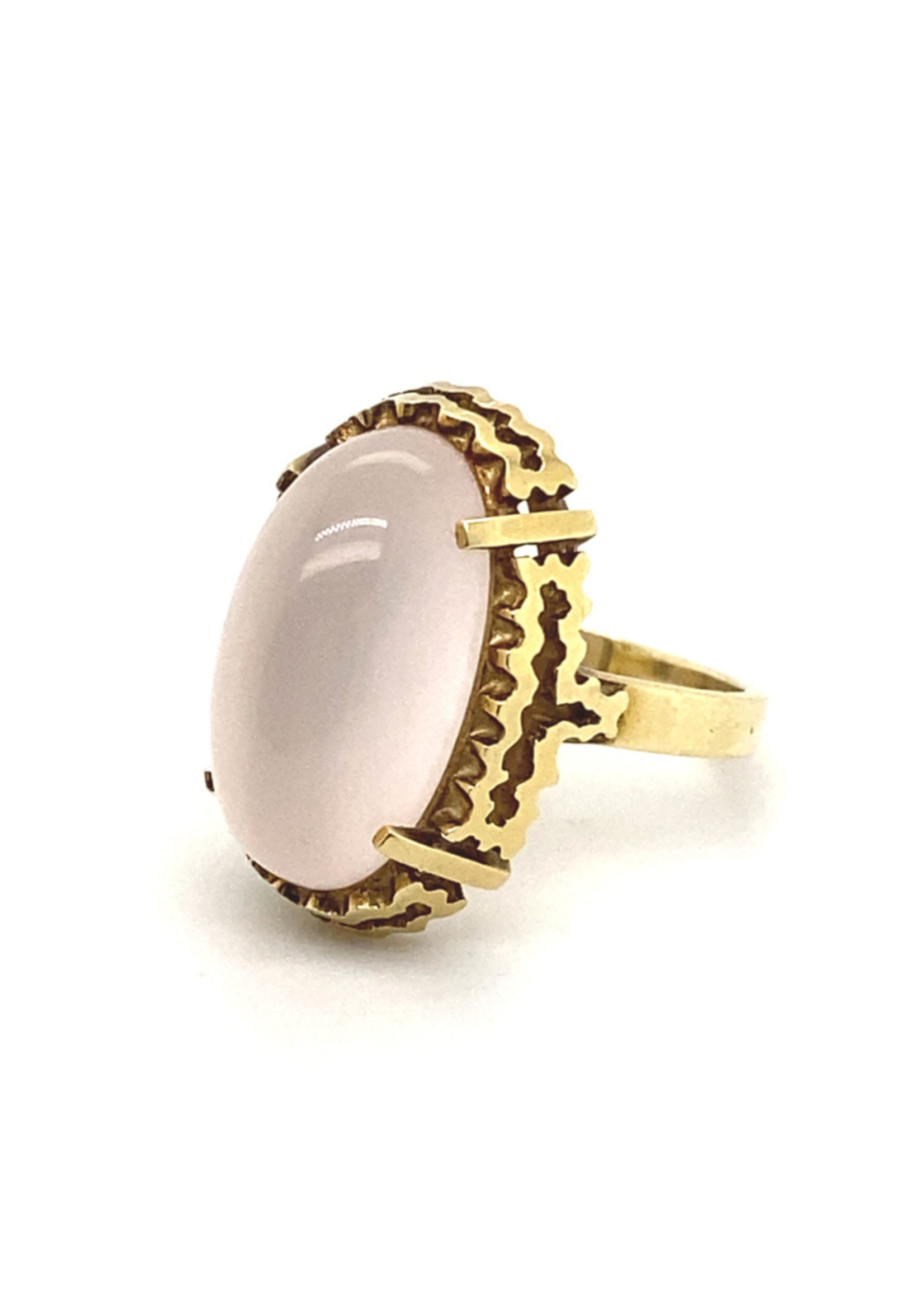 Vintage & Occasion Occasion gouden ring met rozenkwarts in opengewerkte zetting