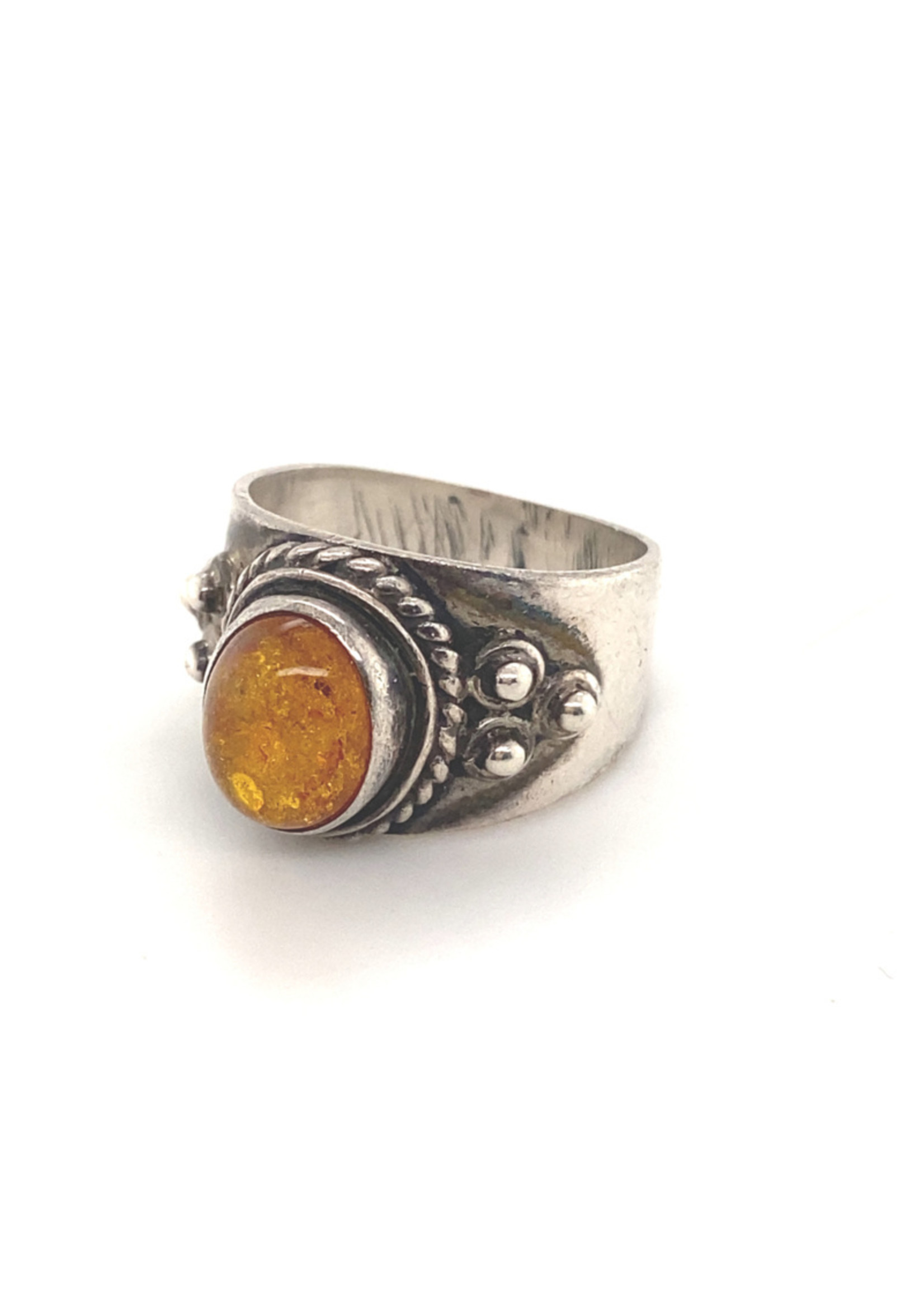 Vintage & Occasion Occasion toelopende ring met barnsteen