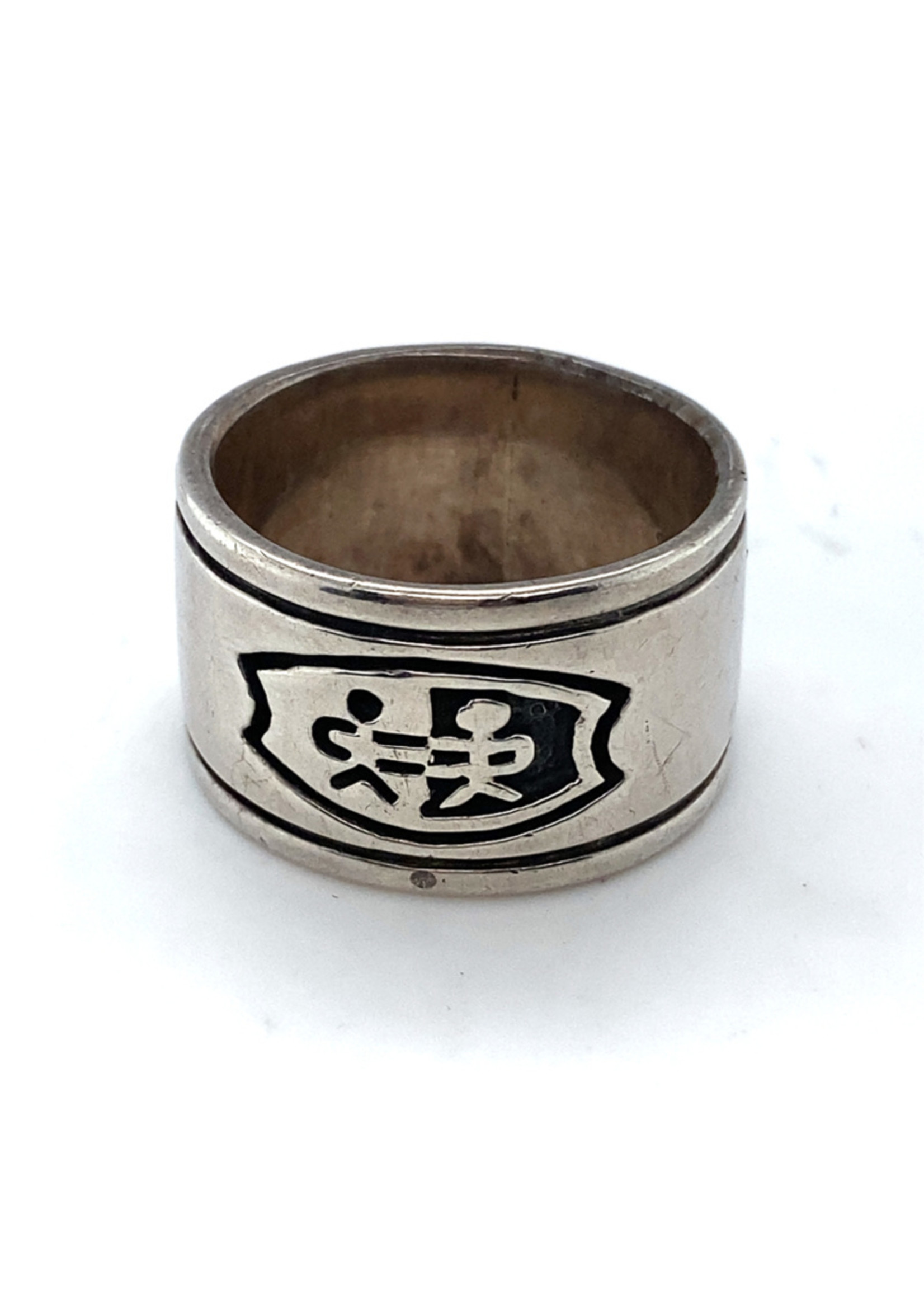 Vintage & Occasion Occasion handgemaakte ring met een logo