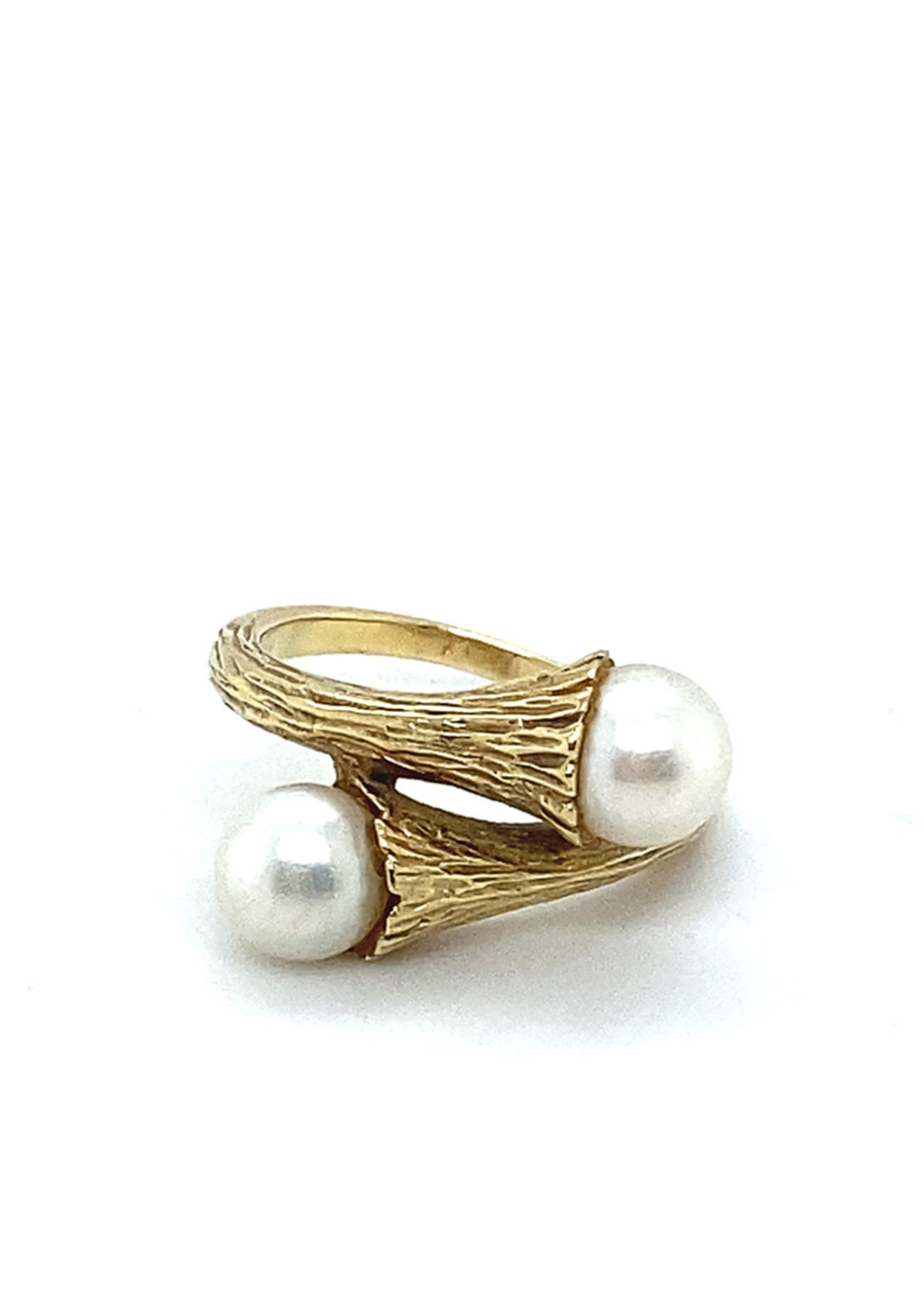 Vintage & Occasion Occasion gouden ruwe ring met 2 zoetwaterparels