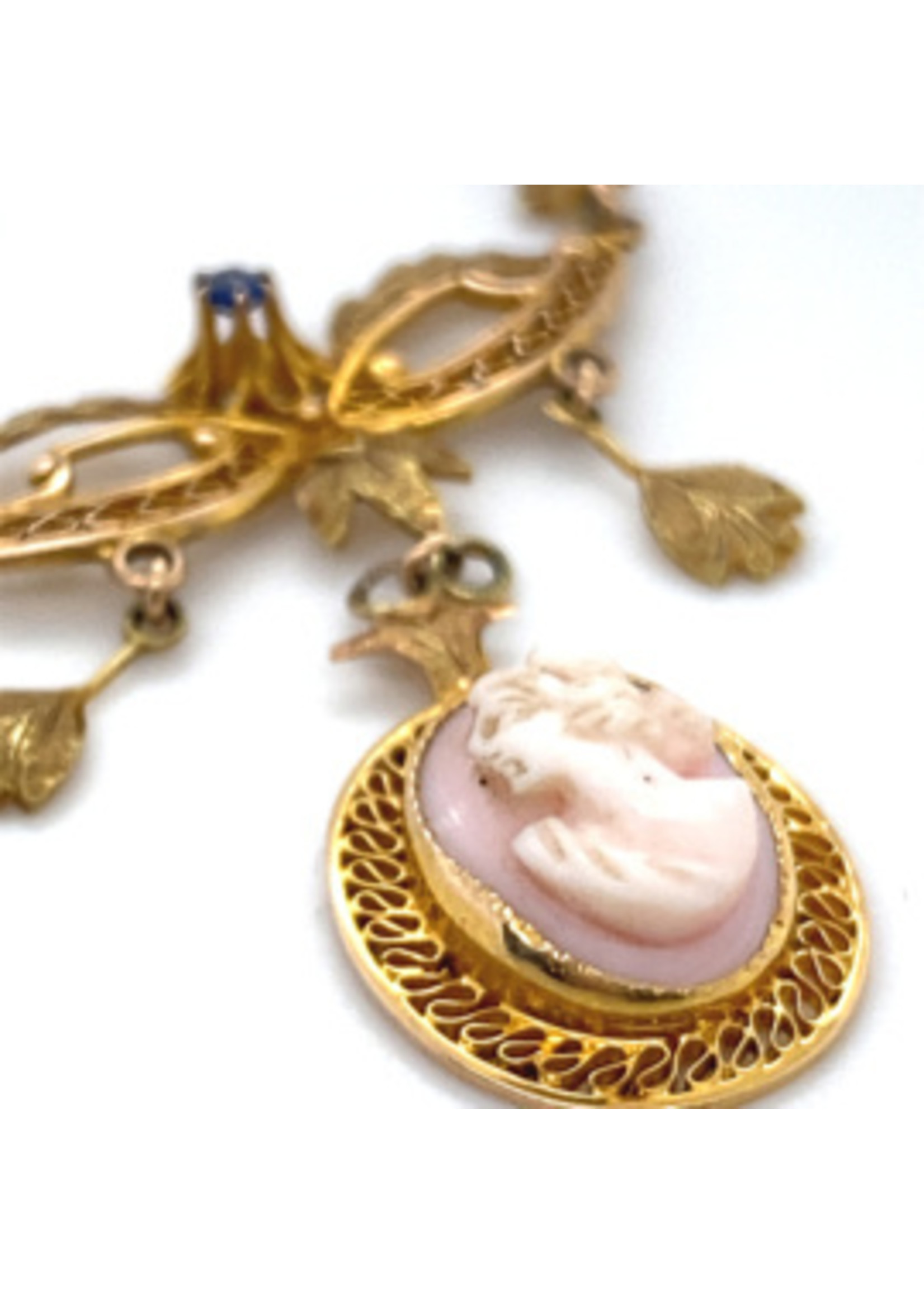 Vintage & Occasion Occasion gouden 18K collier met een angel skin koraal camee