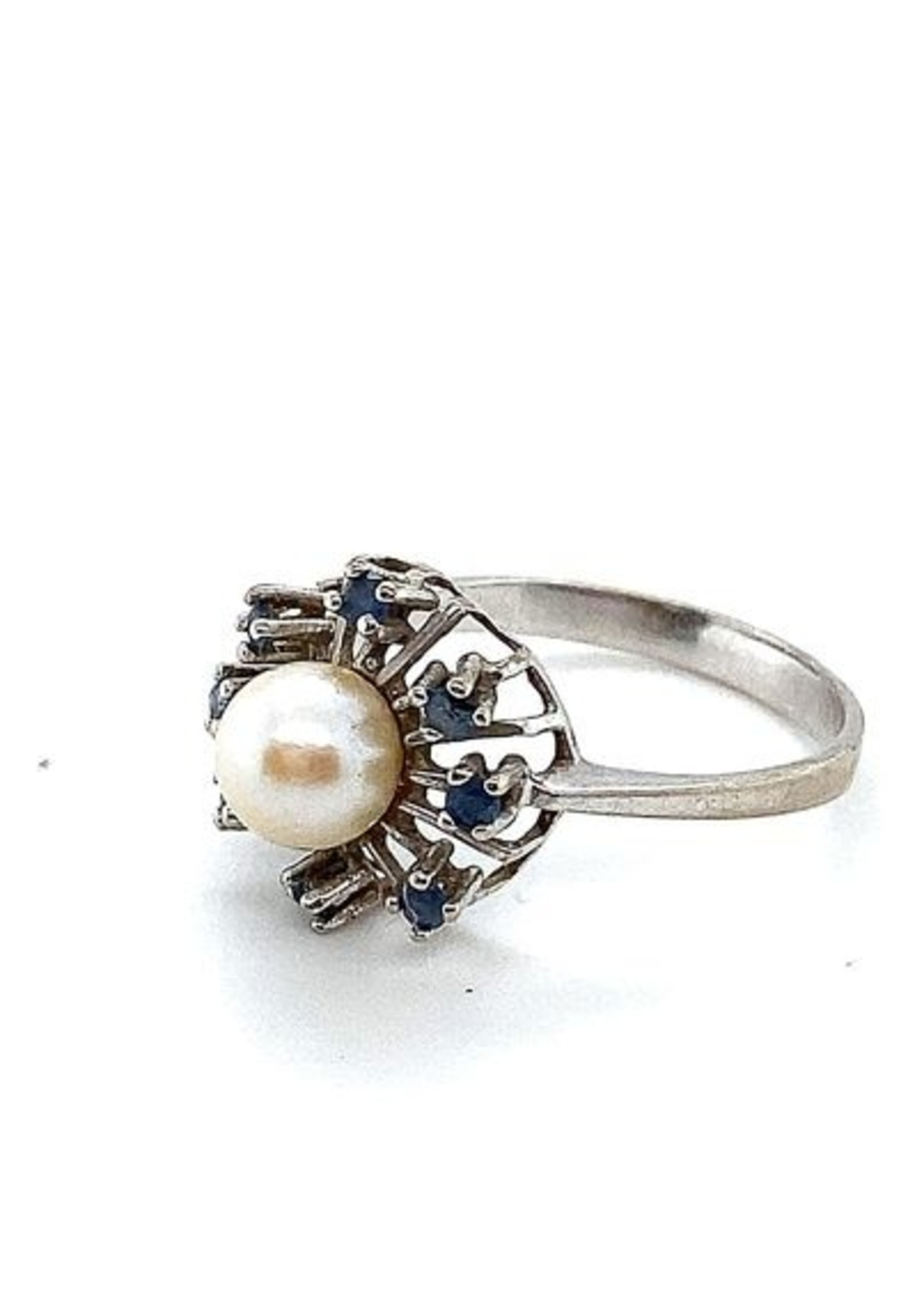 Vintage & Occasion Occasion witgouden ring met parel en saffier