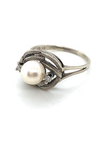 Vintage & Occasion Occasion witgouden ring met een zoetwaterparel