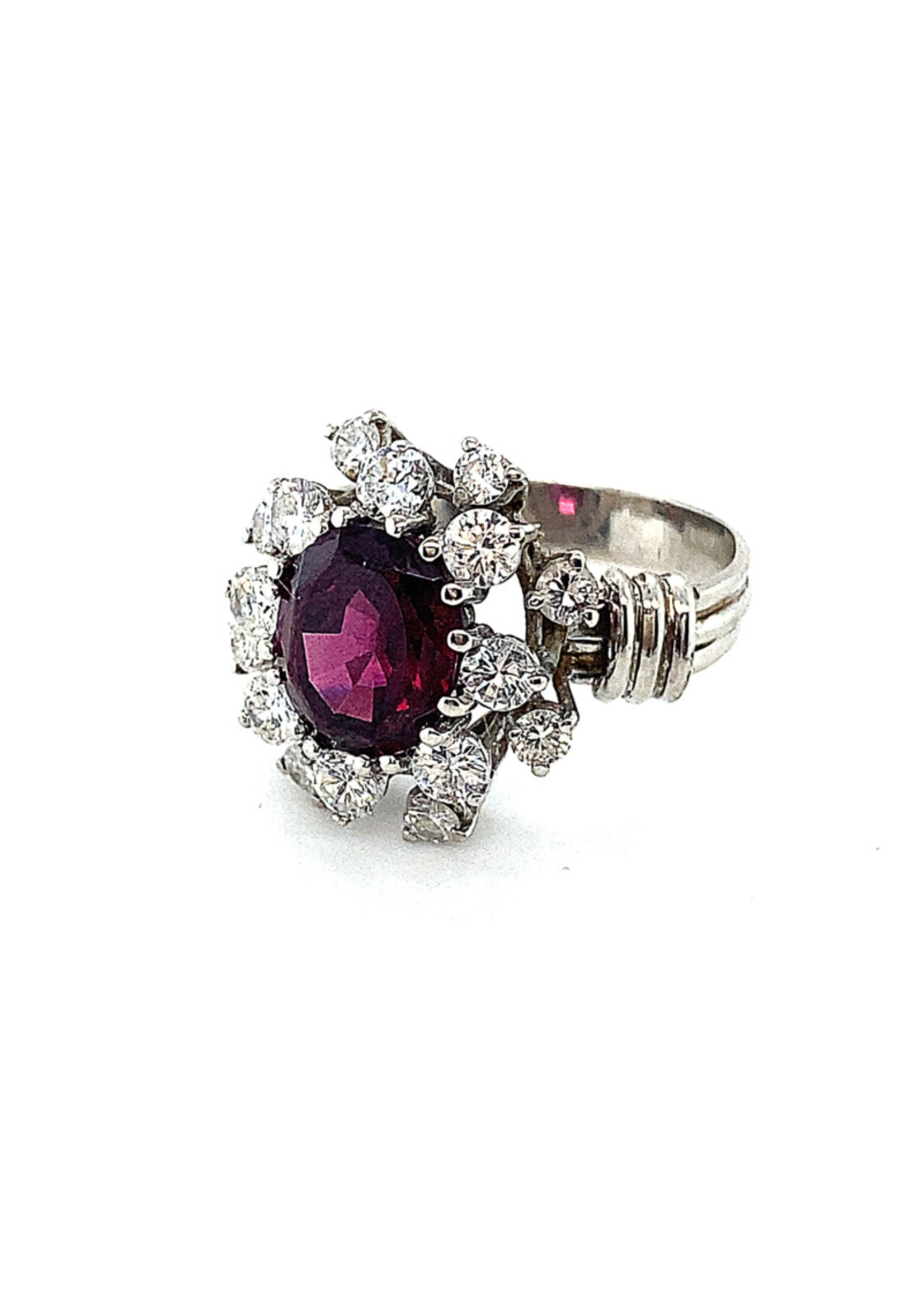 Vintage & Occasion Occasion witgouden entouragering met rhodoliet granaat en diamant