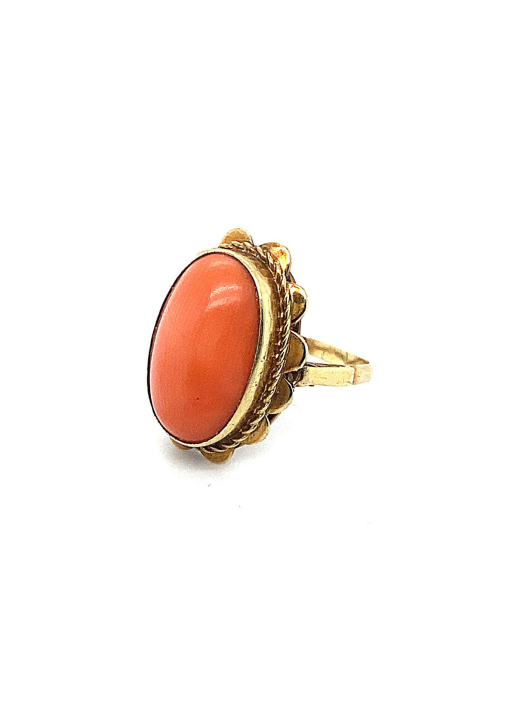 Vintage & Occasion Occasion gouden ring met rood oranje bloedkoraal