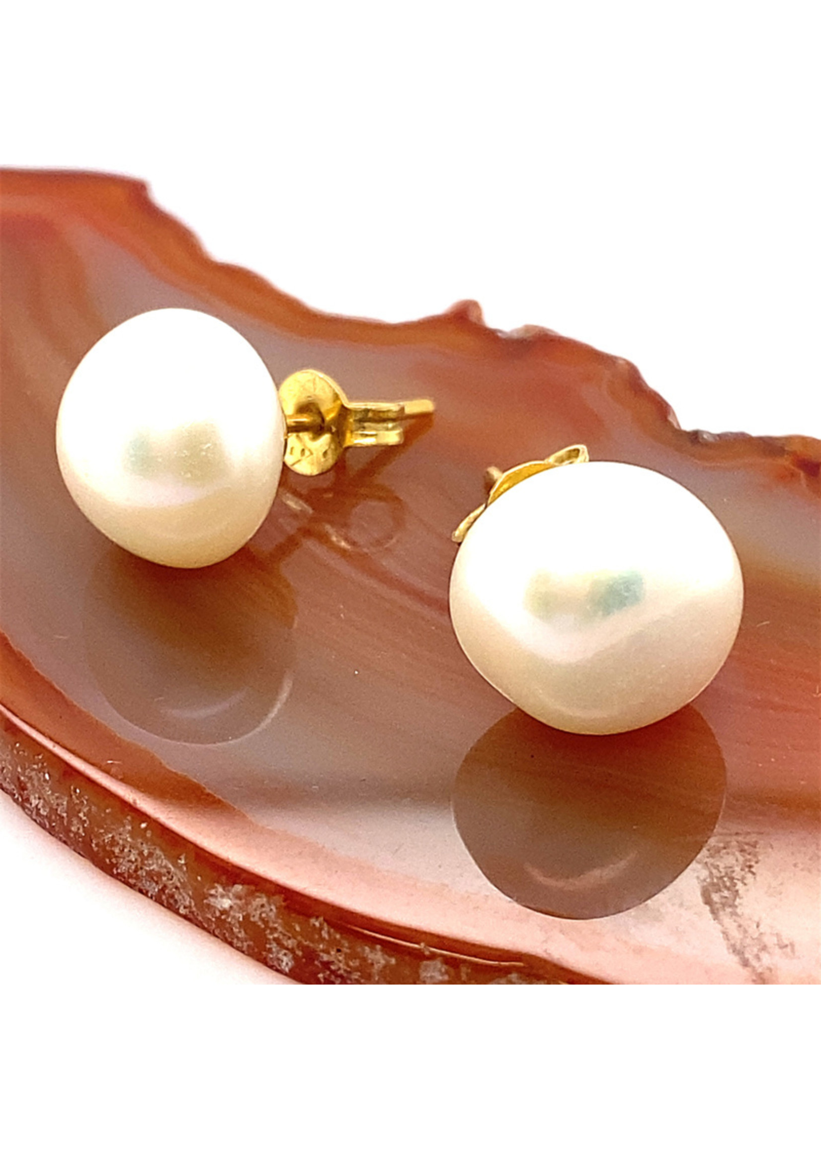 Vintage & Occasion Occasion oorknoppen met witte barokvormige zoetwaterparels