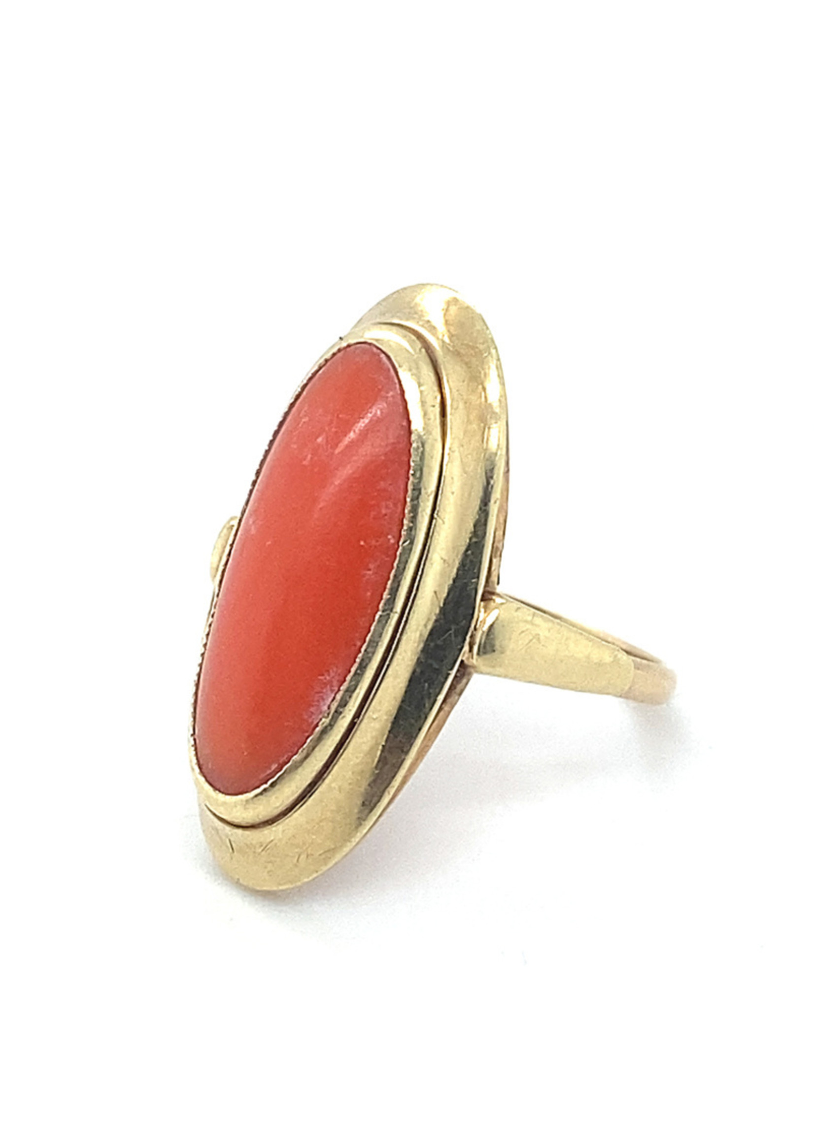 Vintage & Occasion Occasion gouden ring met rode bloedkoraal