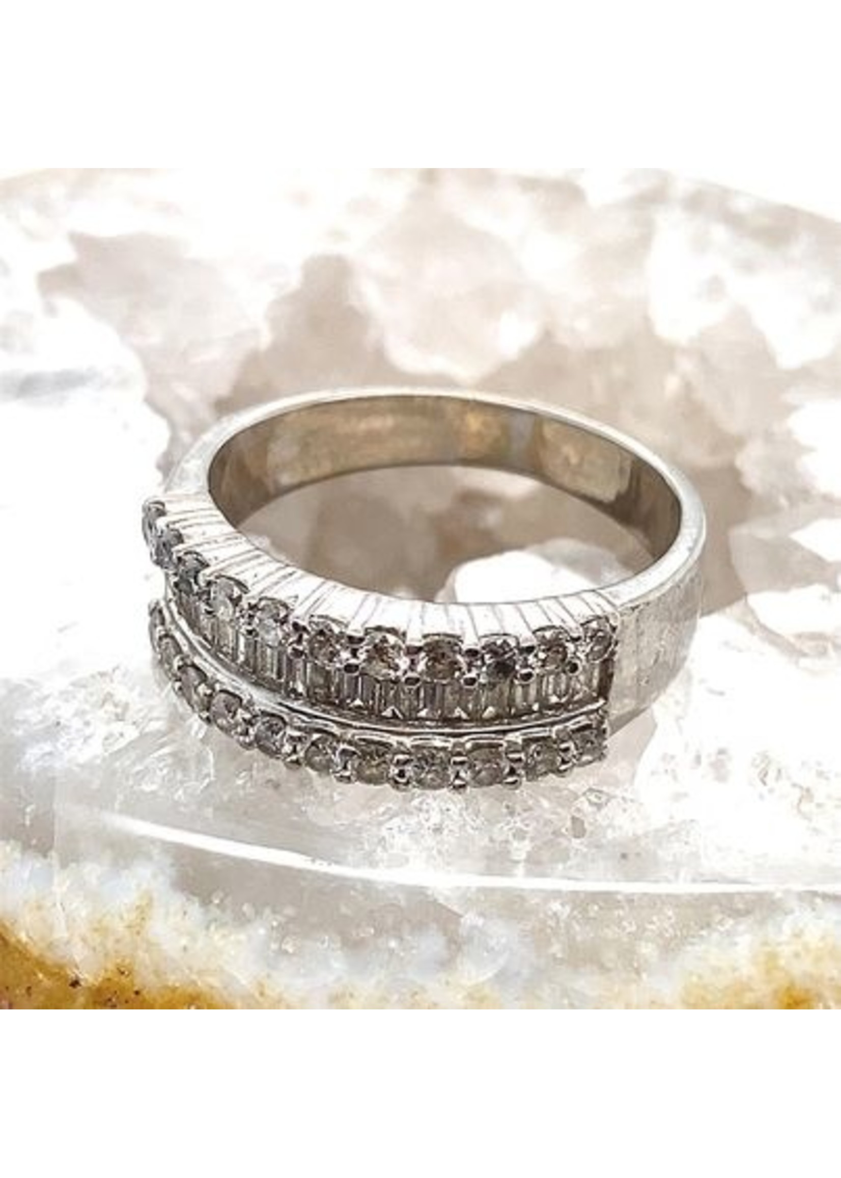 Vintage & Occasion Occasion witgouden ring bezet met diamant 0.75ct