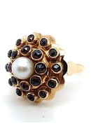 Vintage & Occasion Occasion gouden ring met parel en granaatjes