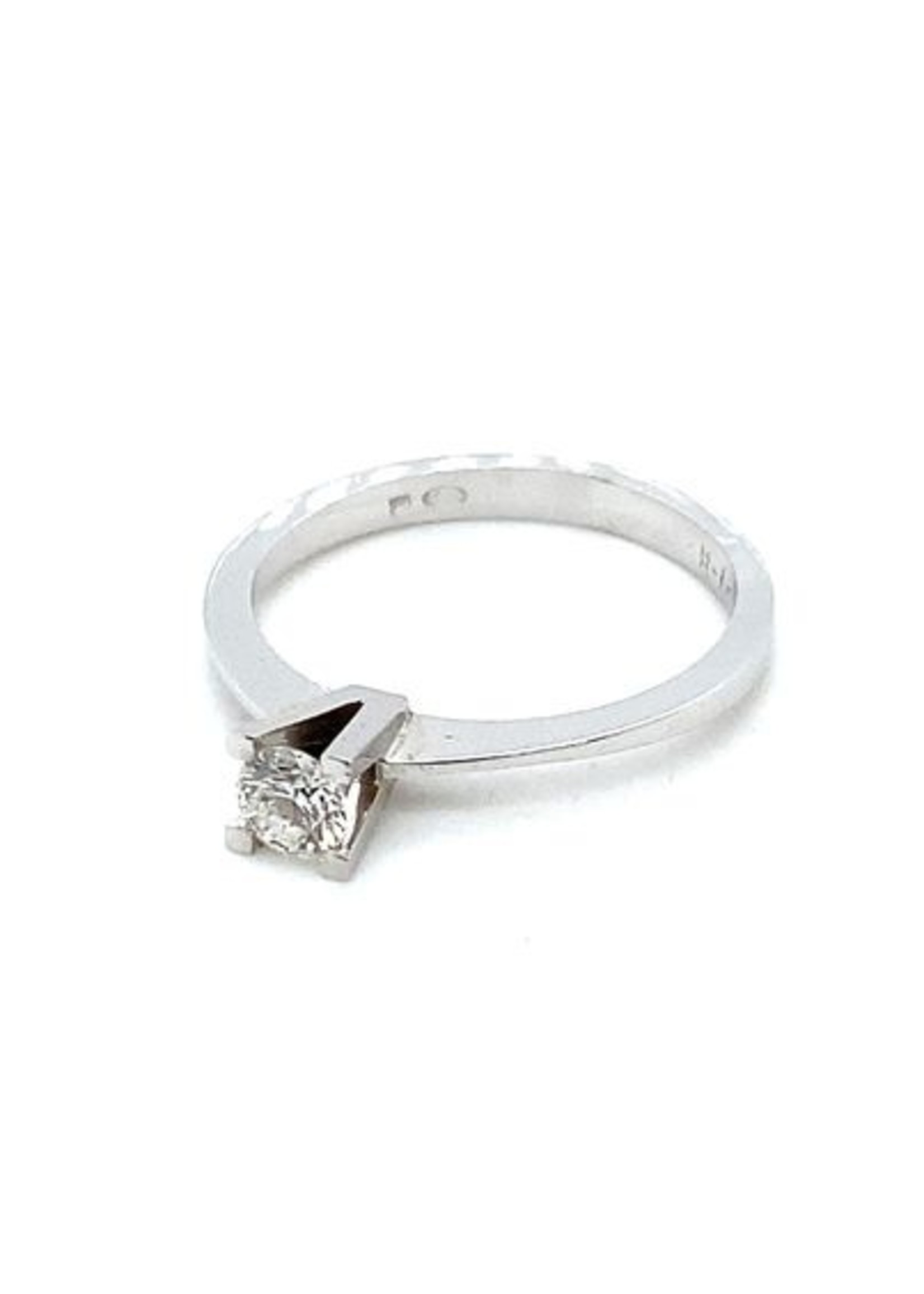 Vintage & Occasion Occasion witgouden strakke solitairring met diamant 0.25ct - mat 17.75