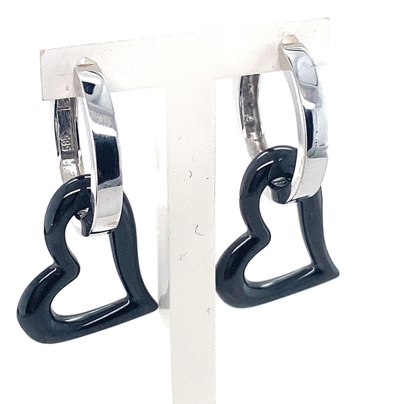 Hartvormige hangers van zwart keramiek - Juwelier Jansen Hartvormige hangers van zwart keramiek - Juwelier Jansen