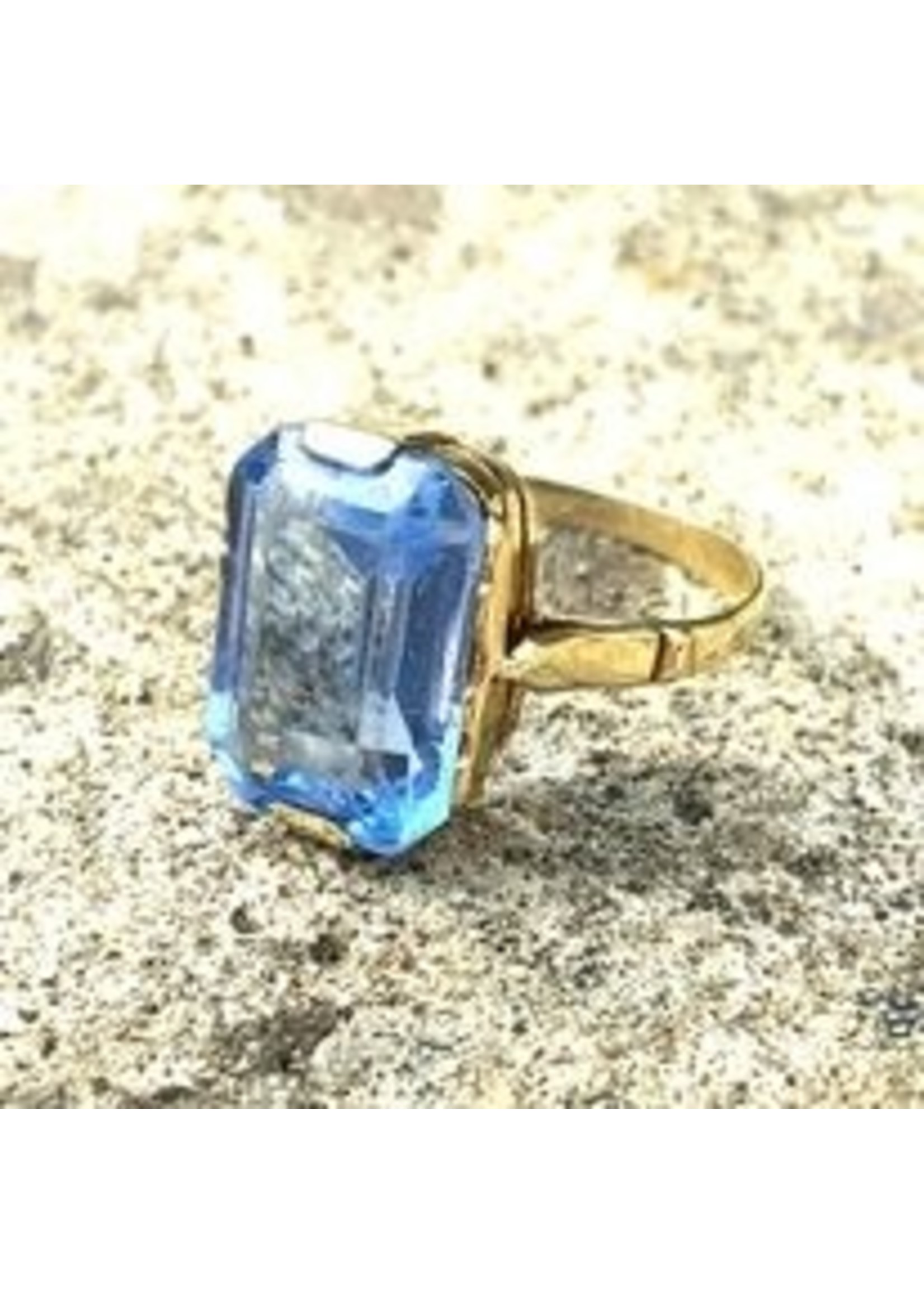 Vintage & Occasion Occasion gouden ring met achthoekige blauwe steen