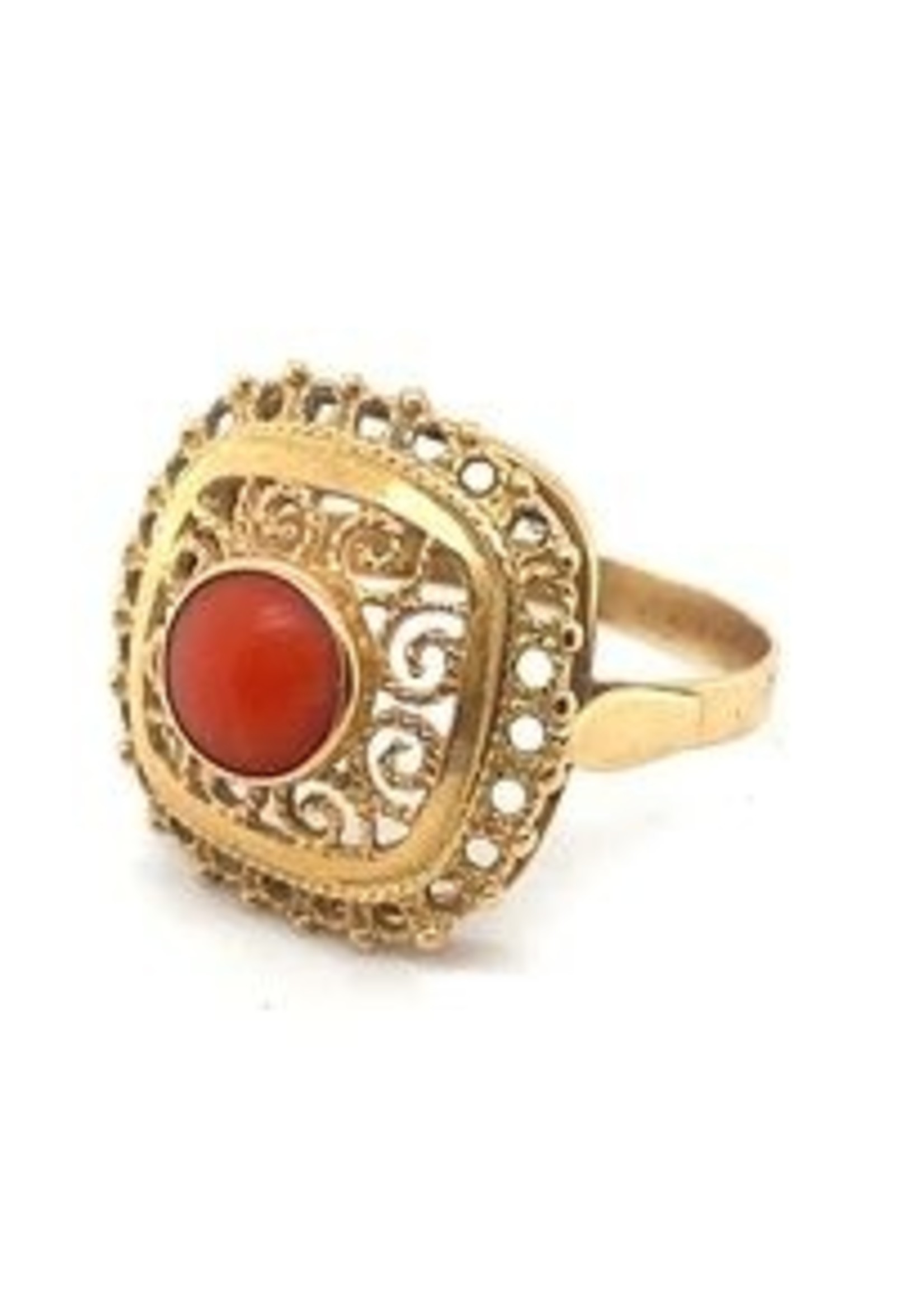 Vintage & Occasion Occasion geelgouden opengewerkte ring met koraal