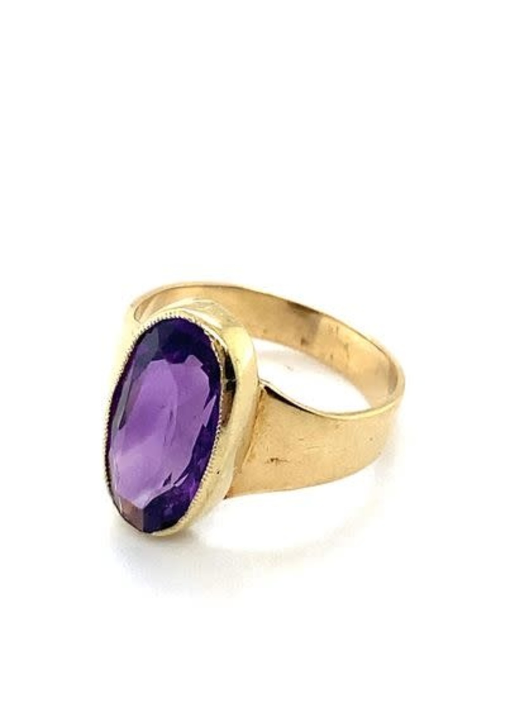 Vintage & Occasion Occasion gouden gladde ring met ovaal gefacetteerde amethist