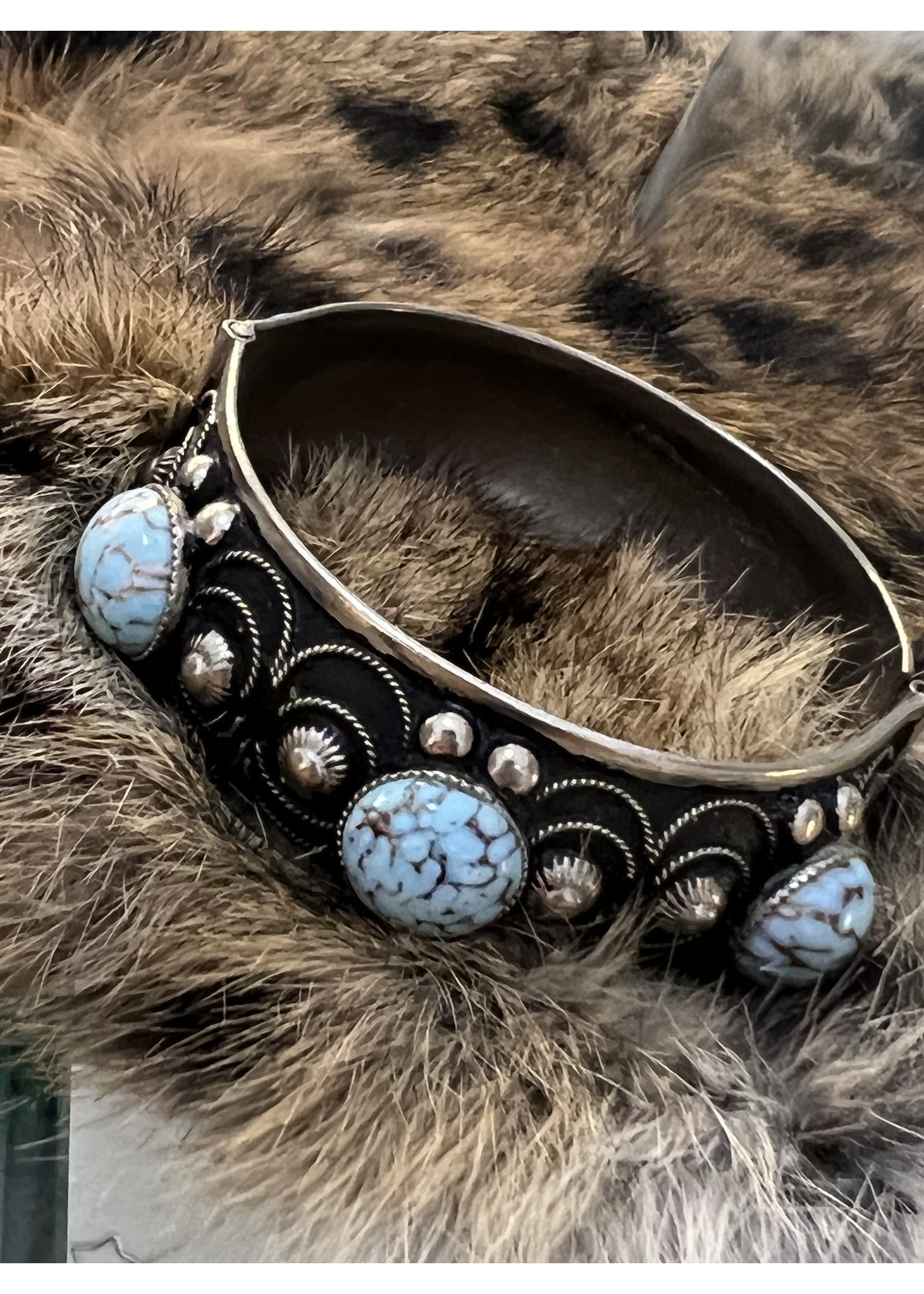 Vintage & Occasion Occasion zilveren bangle met turkoois edelstenen
