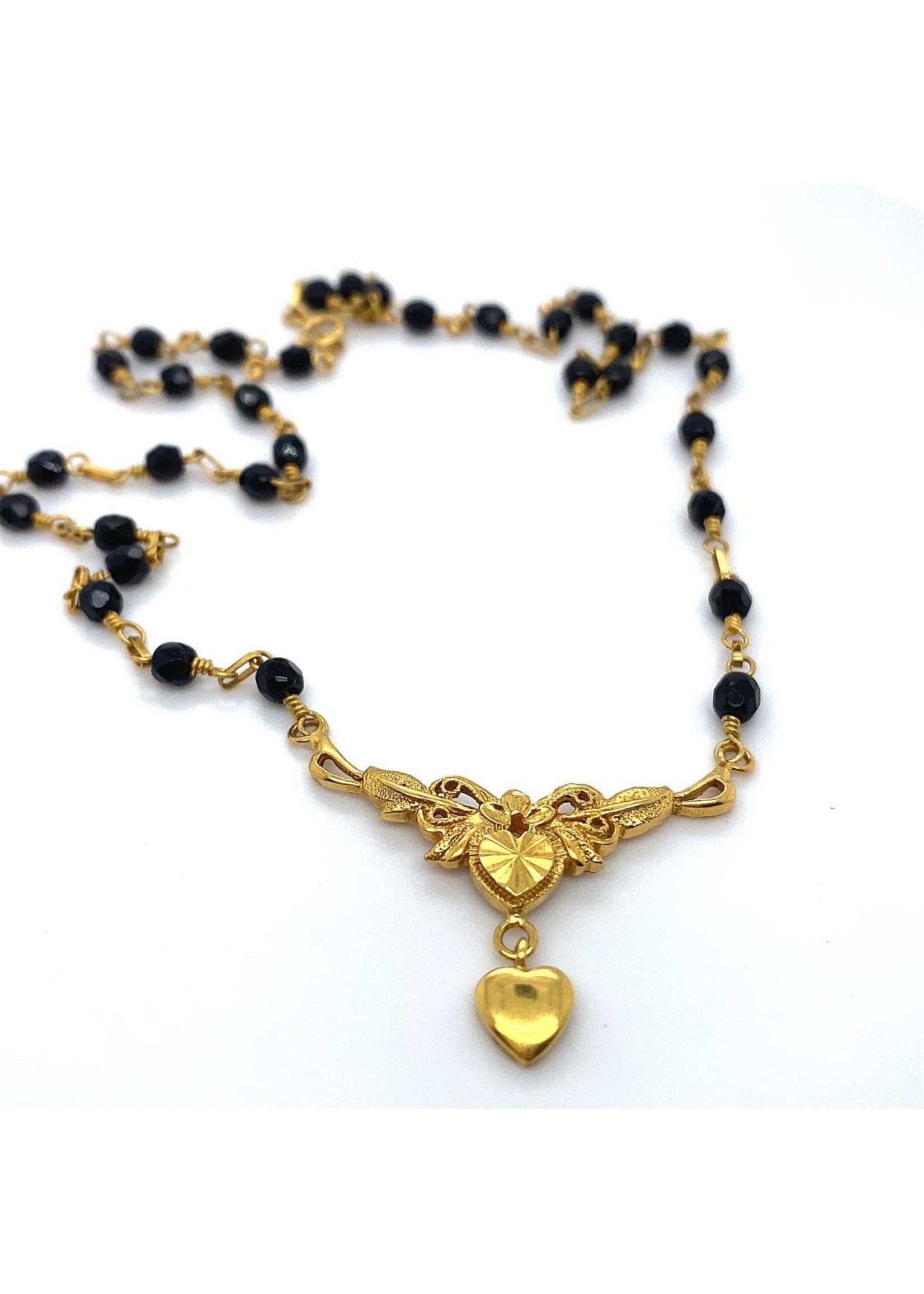 Vintage & Occasion ketting 18 k met Ogri ai   kralen en gouden hart