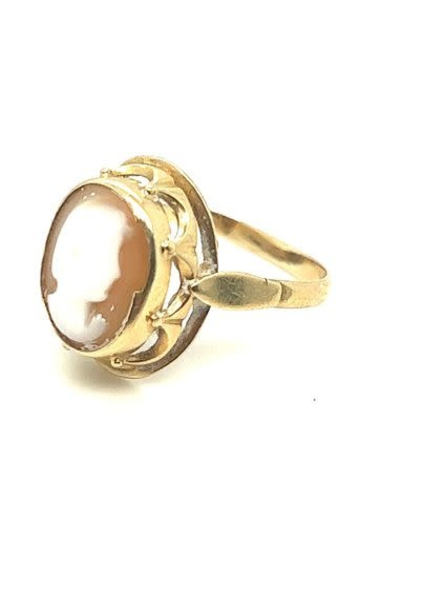 Vintage & Occasion Occasion gouden ring met schelp camee - maat 18.5
