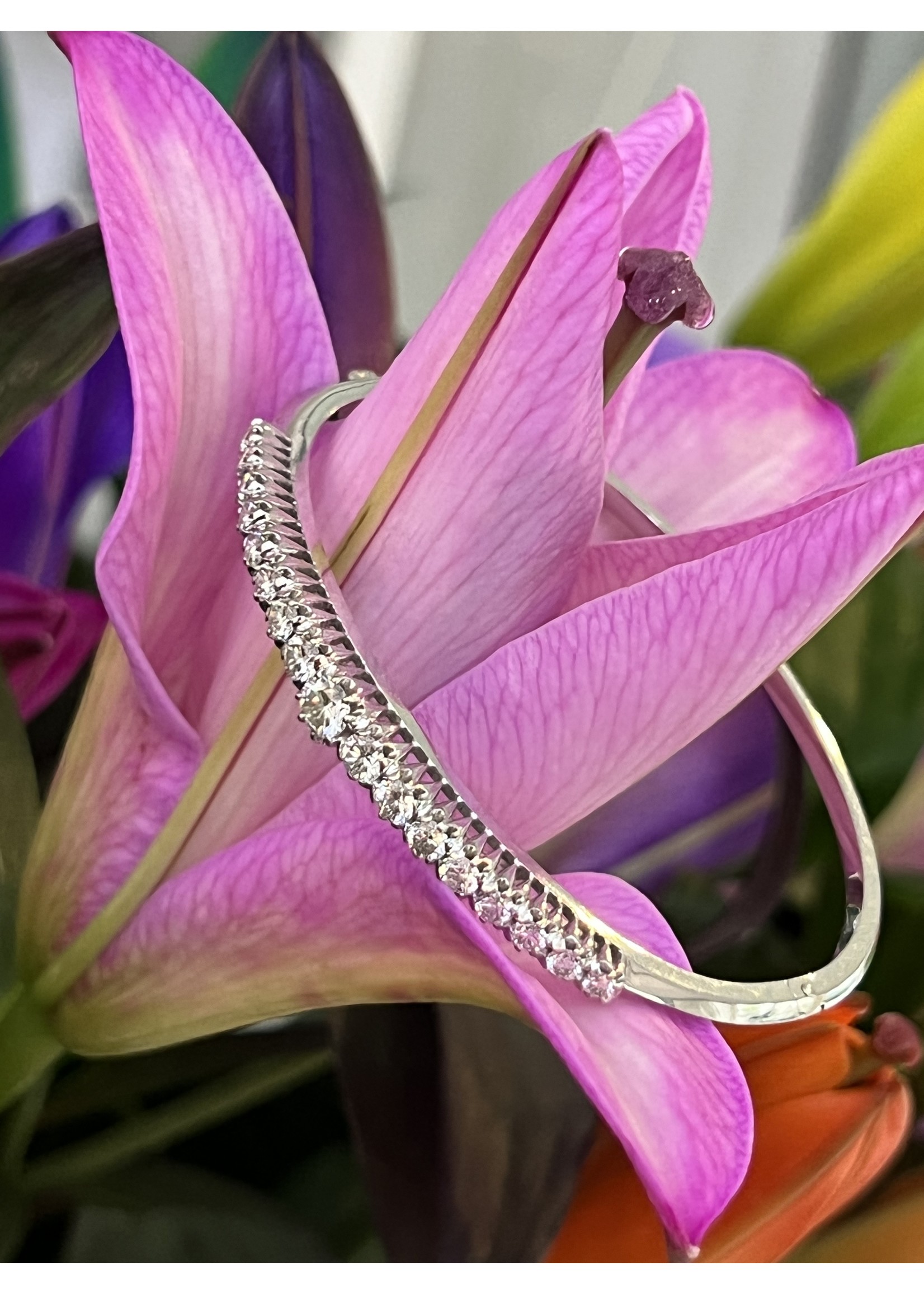 Vintage & Occasion Vintage witgouden bangle met briljantgeslepen diamant