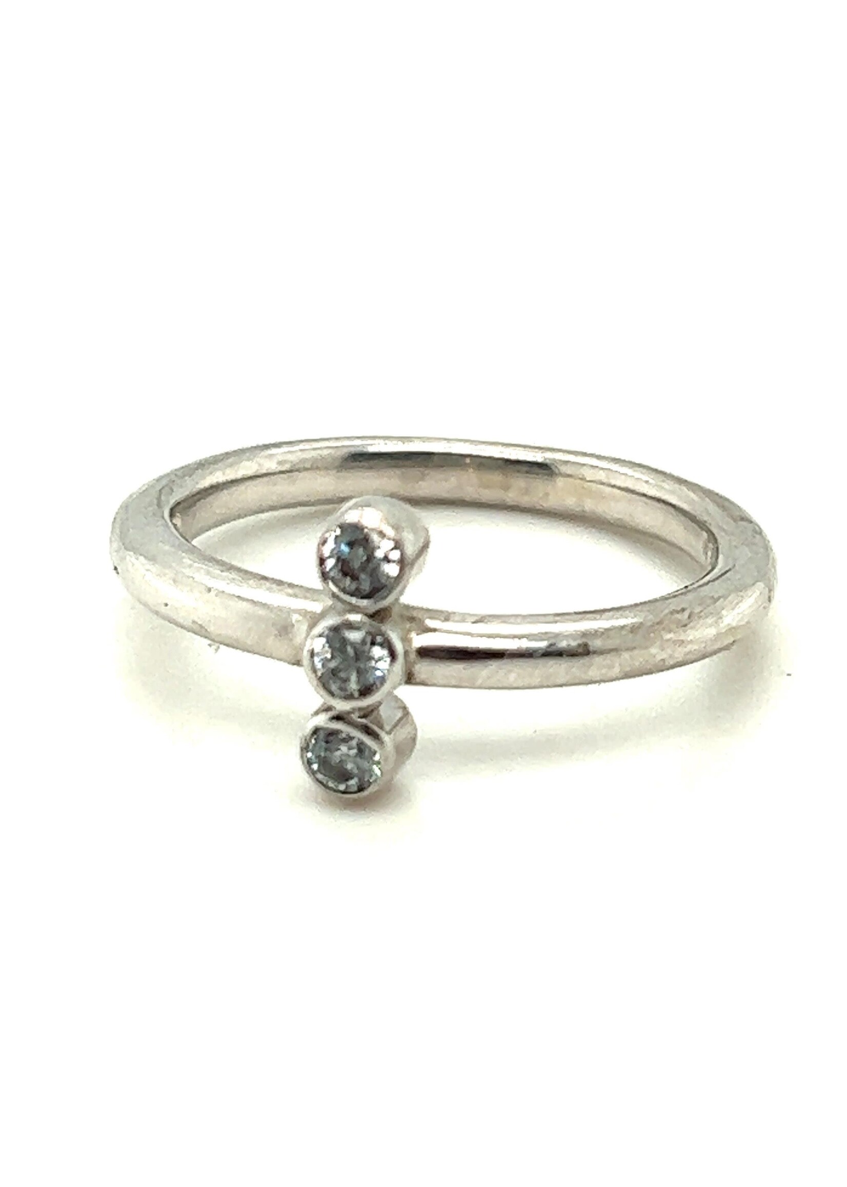 Vintage & Occasion zilveren ring zirkonia 3 steentjes