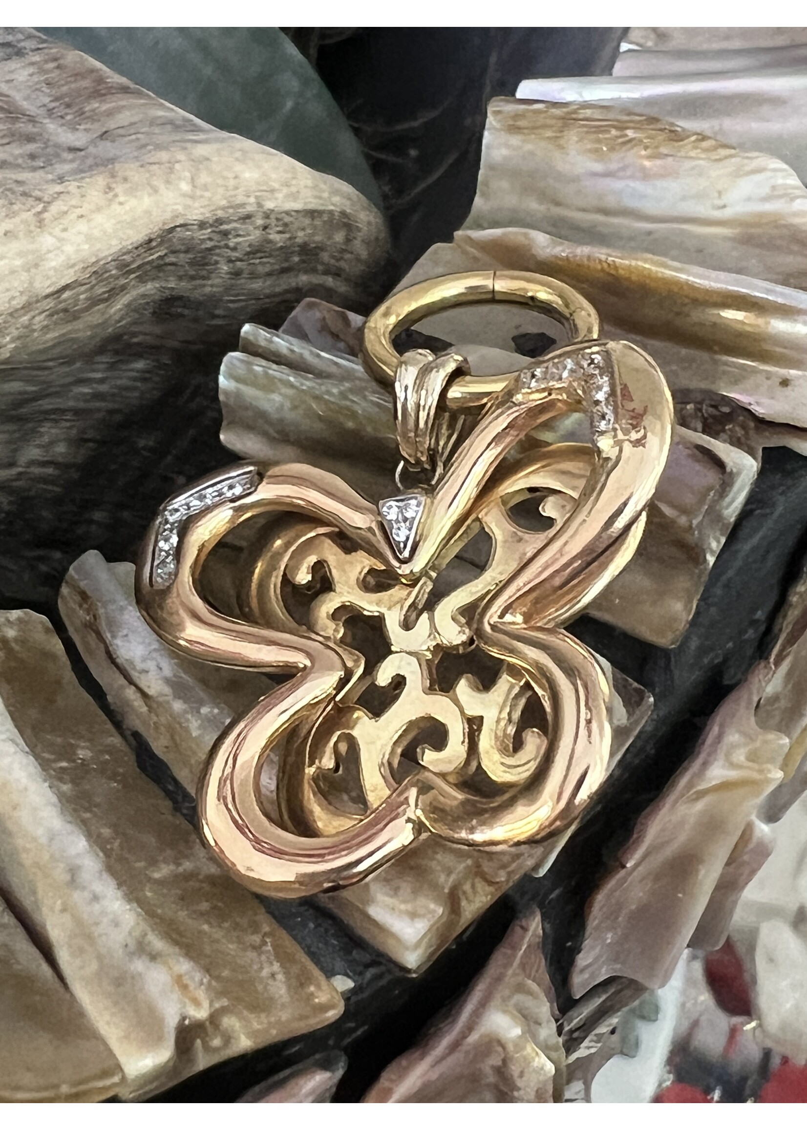 Vintage & Occasion Occasion vintage 14k  grote geelgouden vlinderhanger