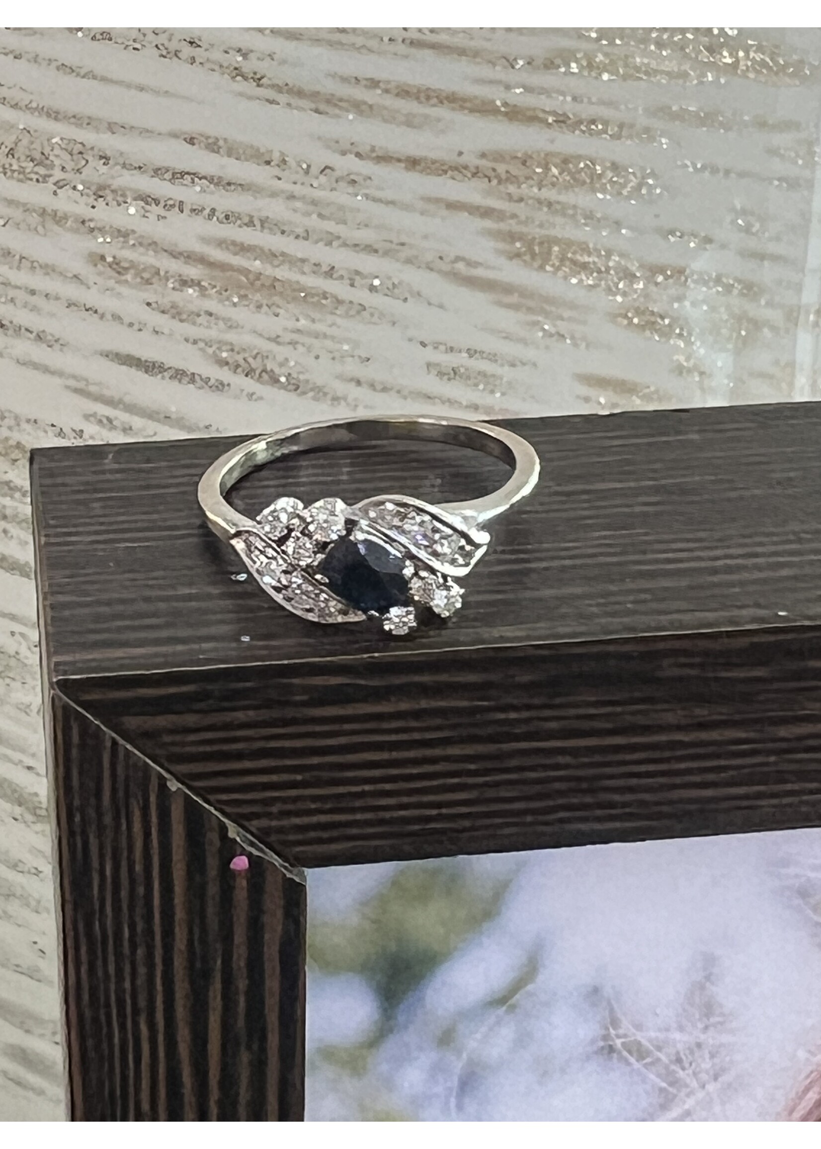 Vintage & Occasion Occasion witgouden ring met saffier en diamant