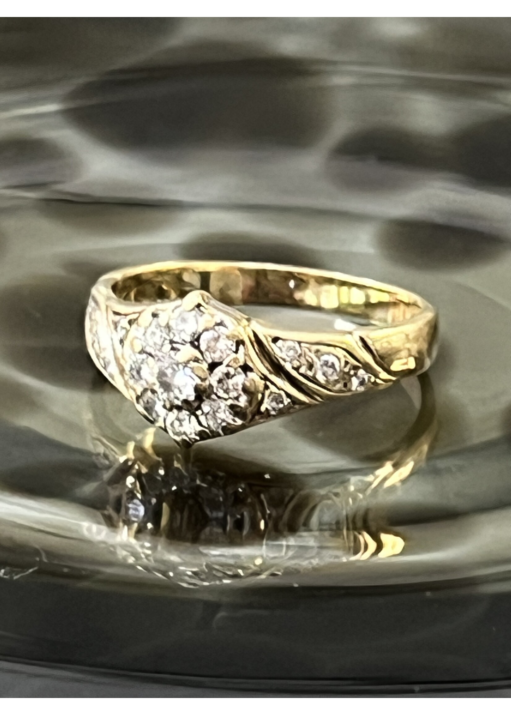 Vintage & Occasion Occasion geelgouden ring met 0.44ct diamant