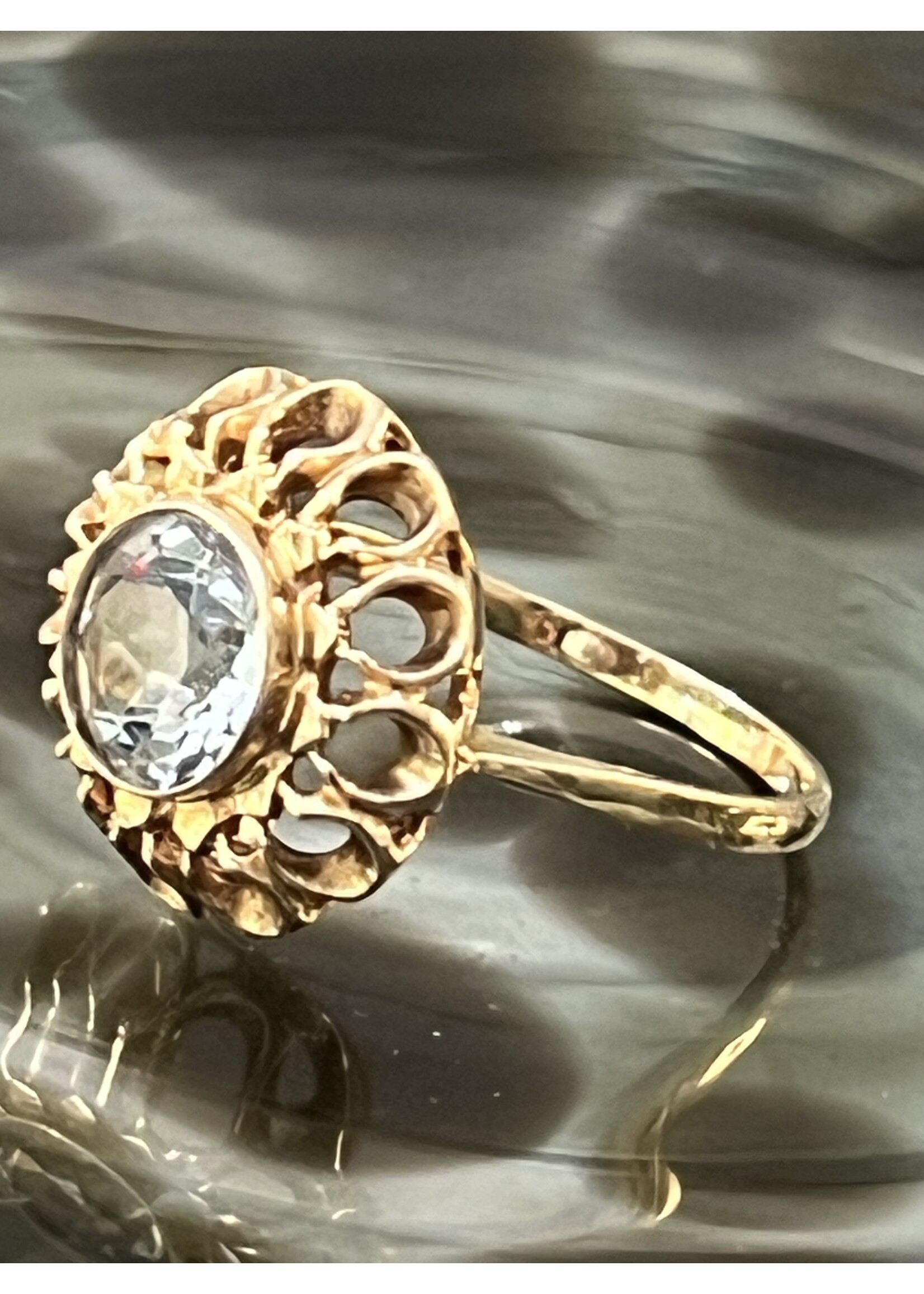 Vintage & Occasion Occasion gouden ring met ronde blauwe aquamarijn